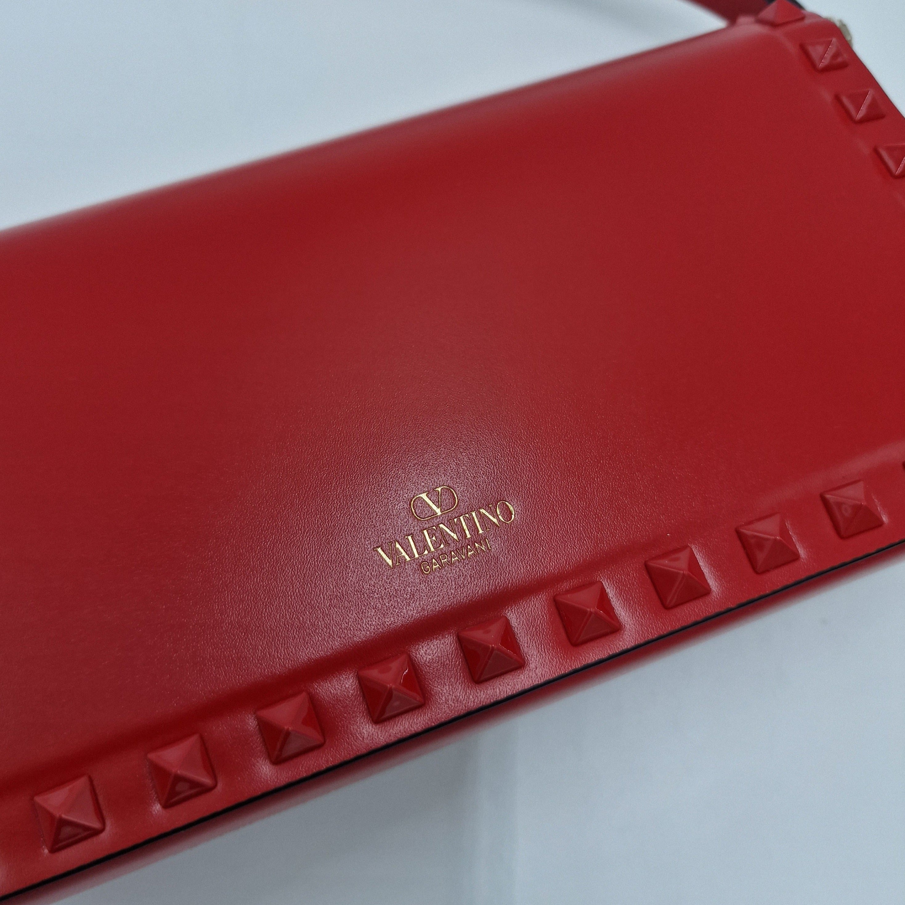 Valentino Garavani Rockstud23 Leather shoulder bag