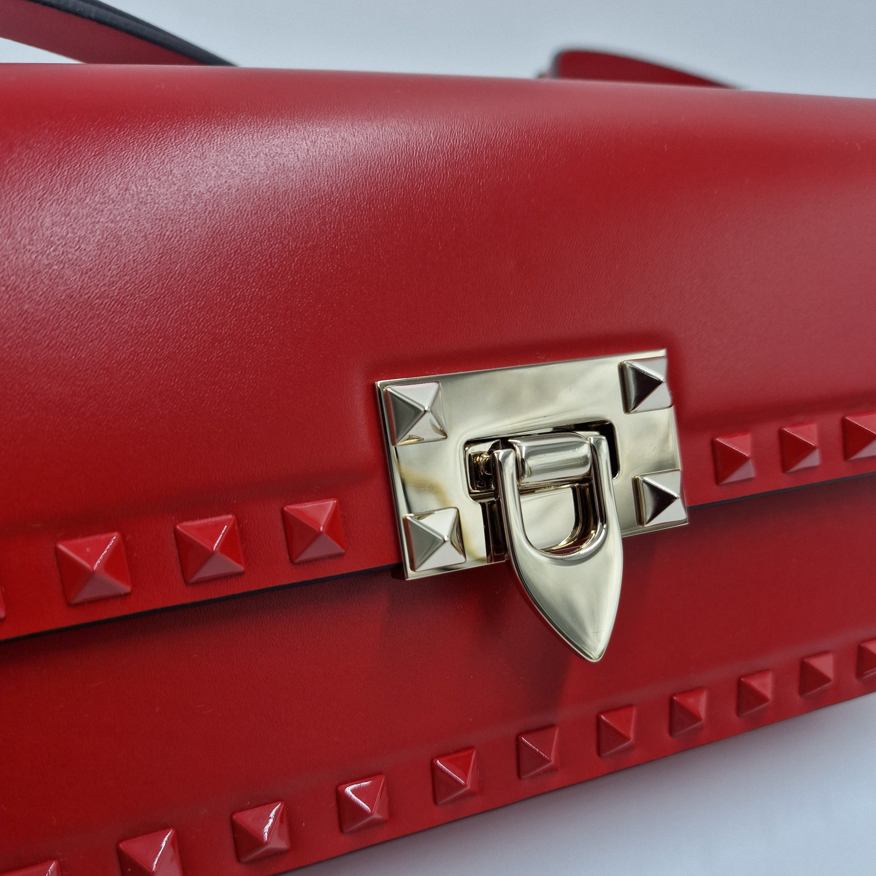 Valentino Garavani Rockstud23 Leather shoulder bag
