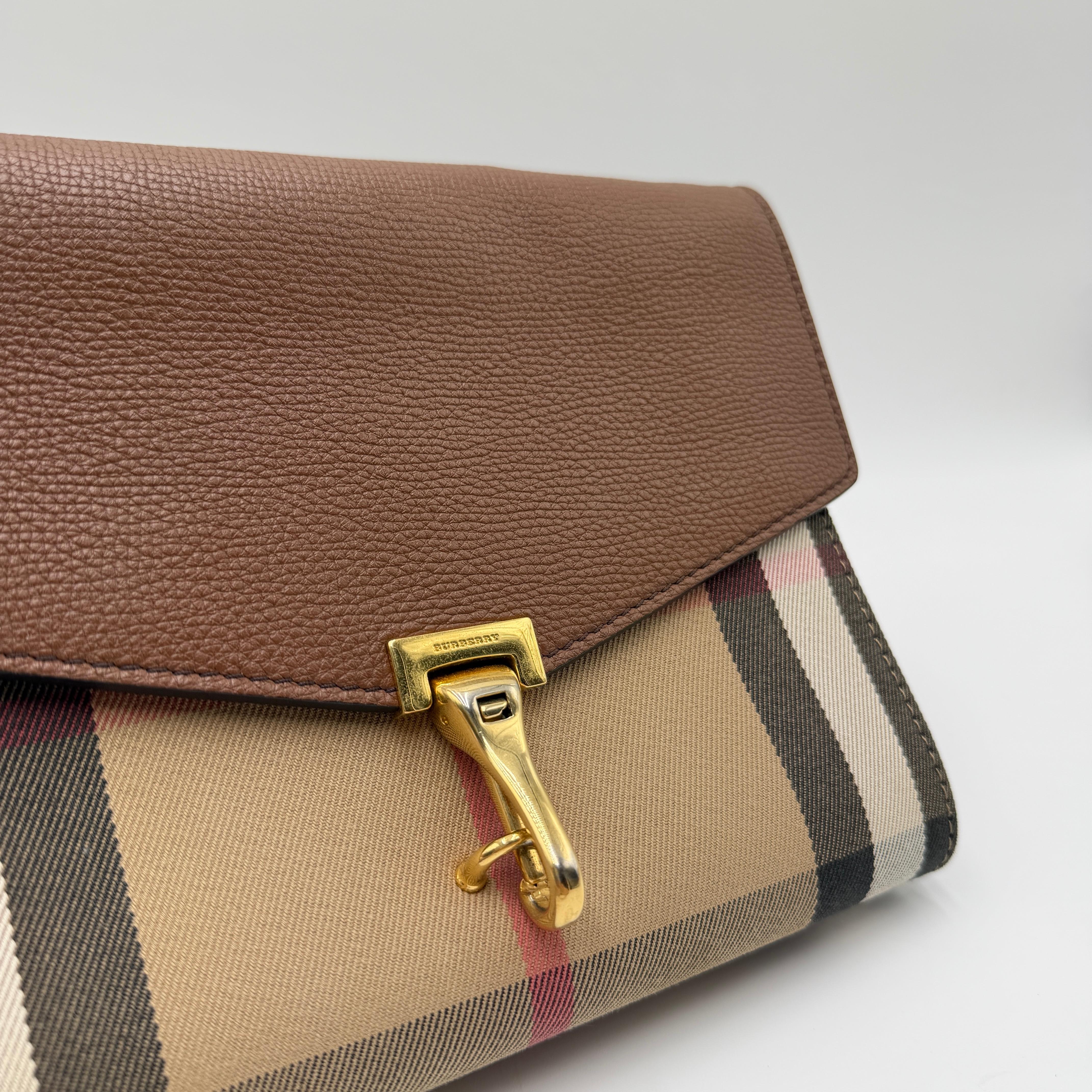 Burberry Macken Small