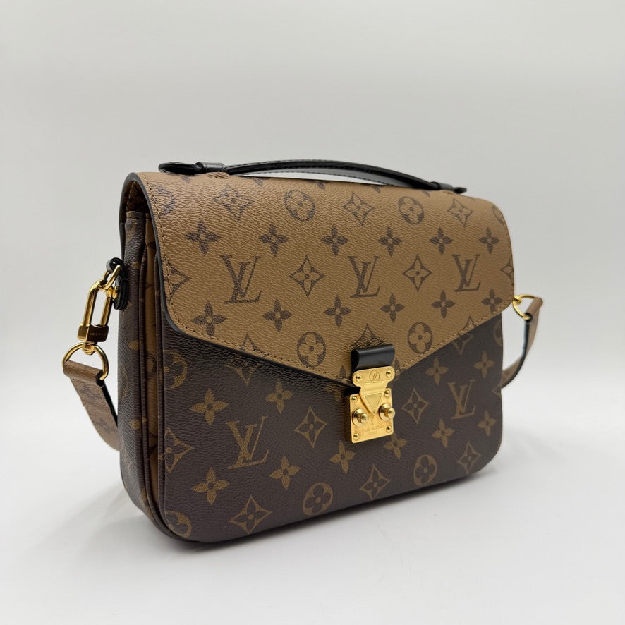 Louis Vuitton Pochette Métis Monogram Reverse