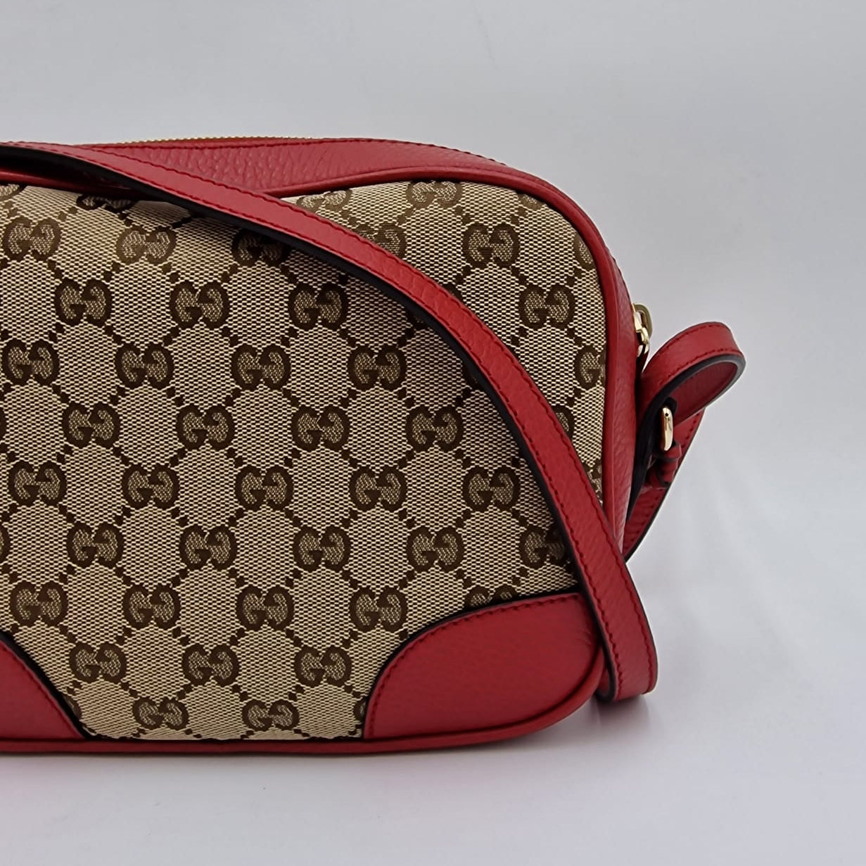 Gucci Bree Supreme Camera Bag