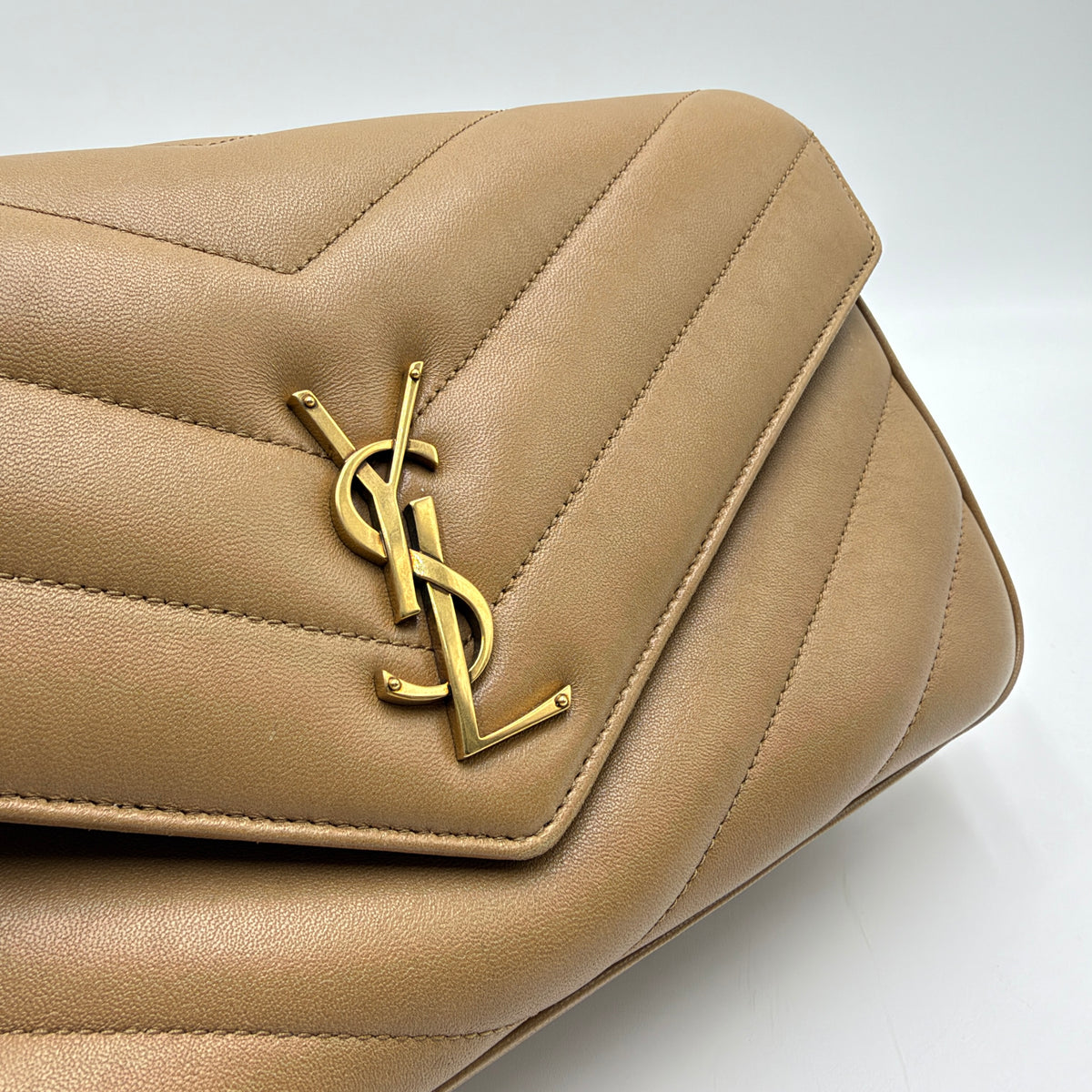 Saint Laurent Loulou Medium.