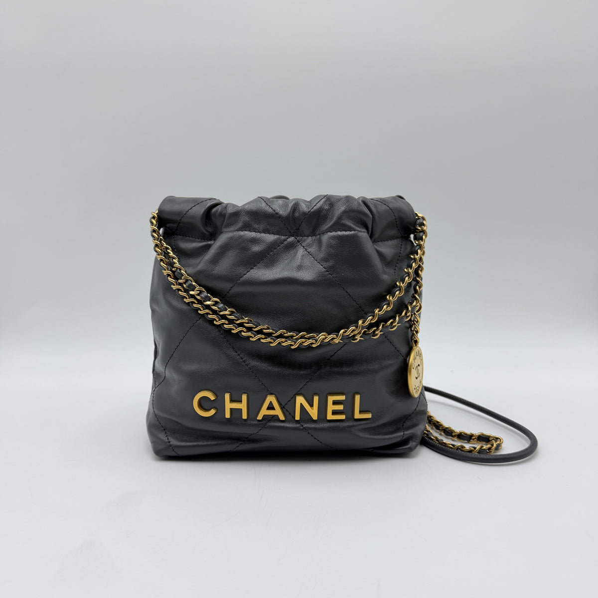 Chanel Mini 22