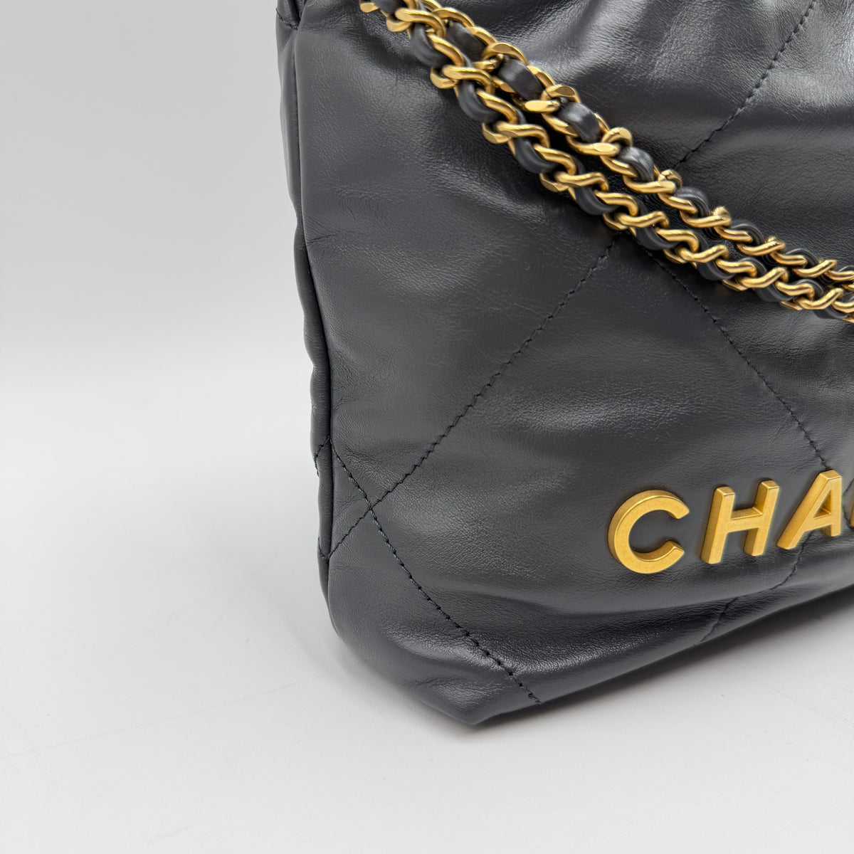 Chanel Mini 22