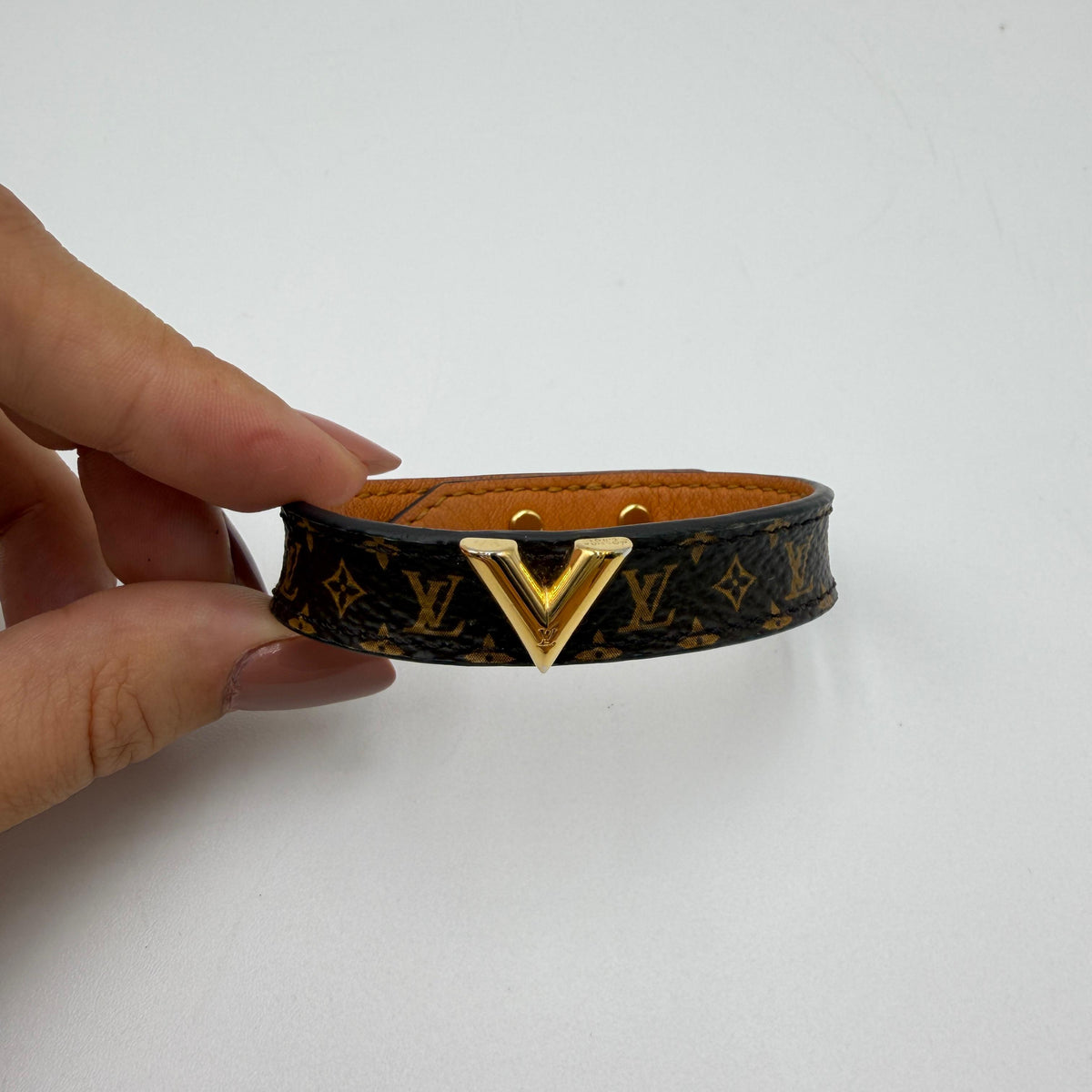 Louis Vuitton Essential V Bracelet