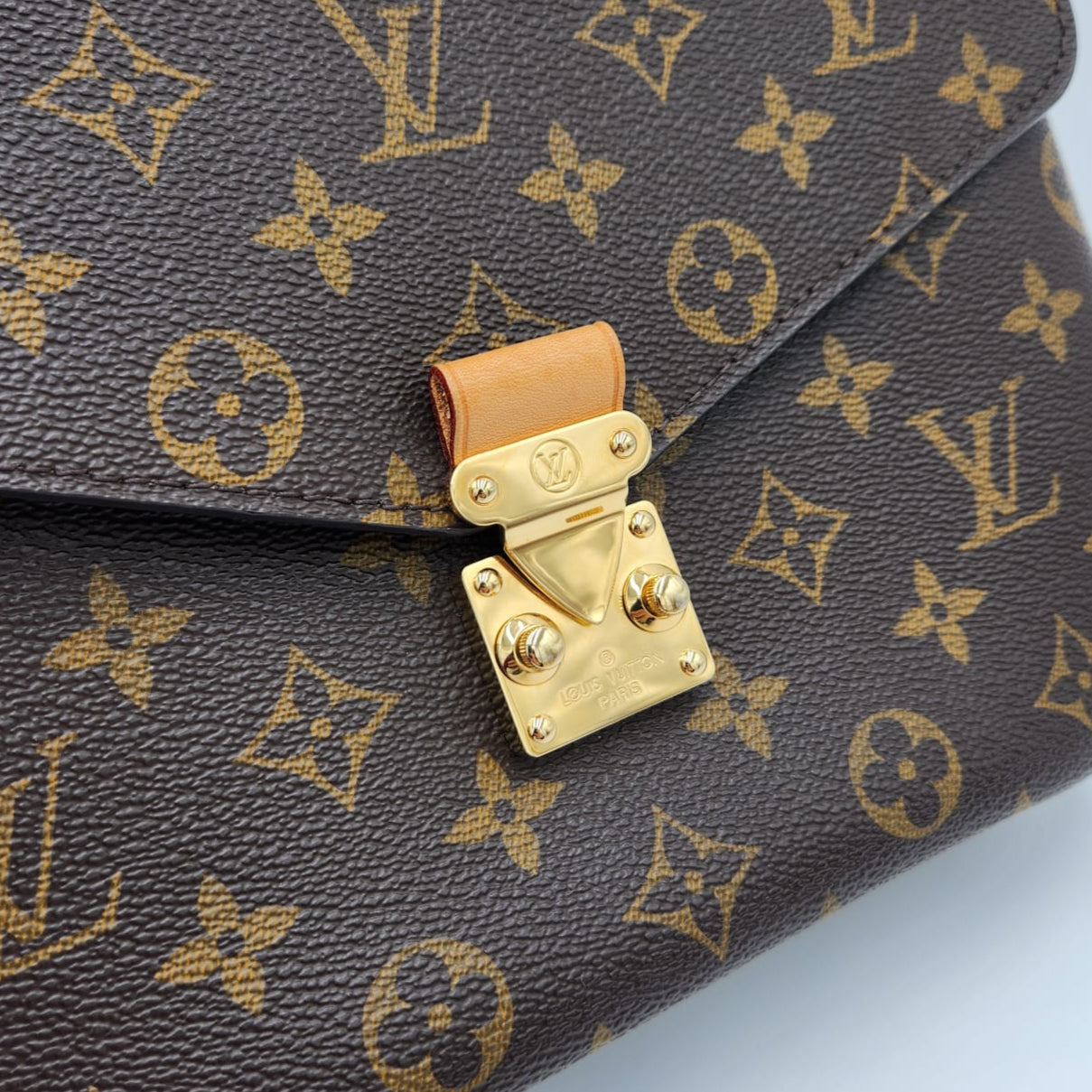 Louis Vuitton Pochette Métis