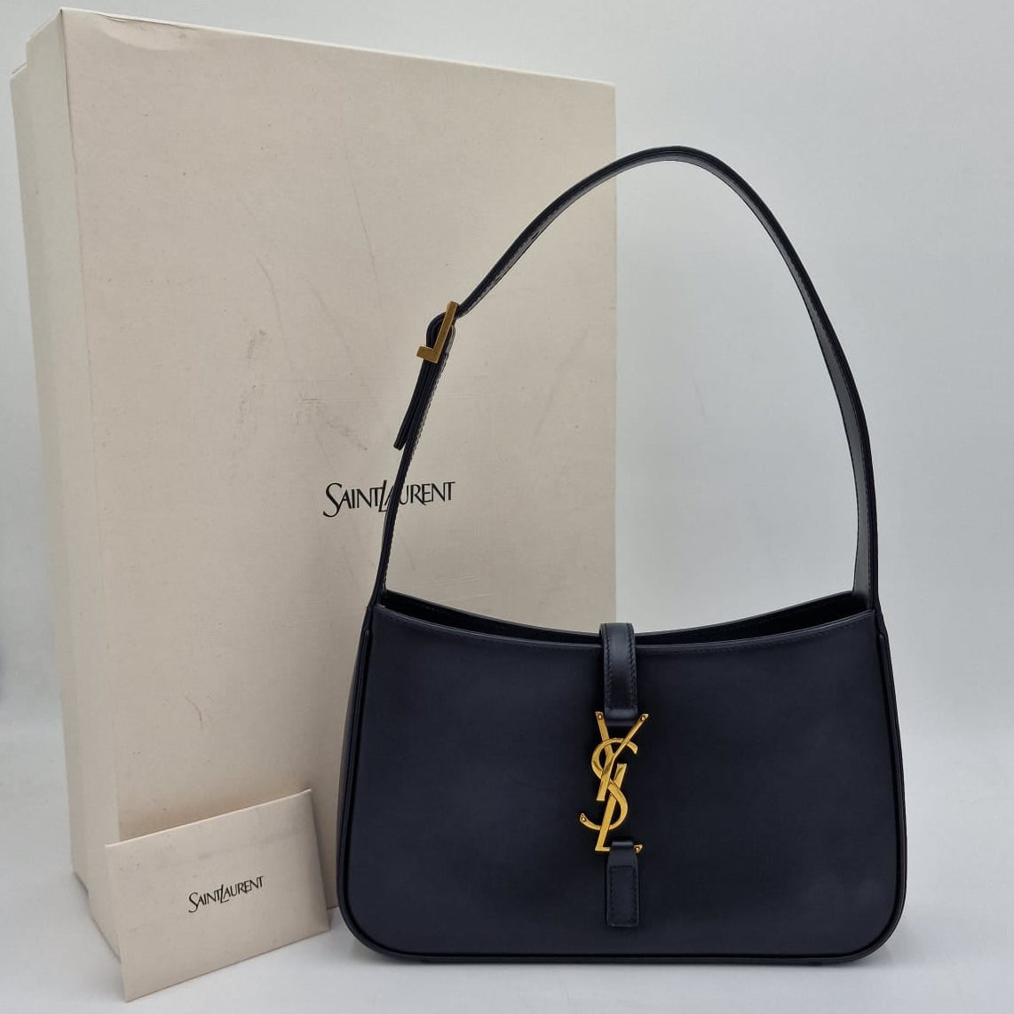 Saint Laurent Le 5 a 7