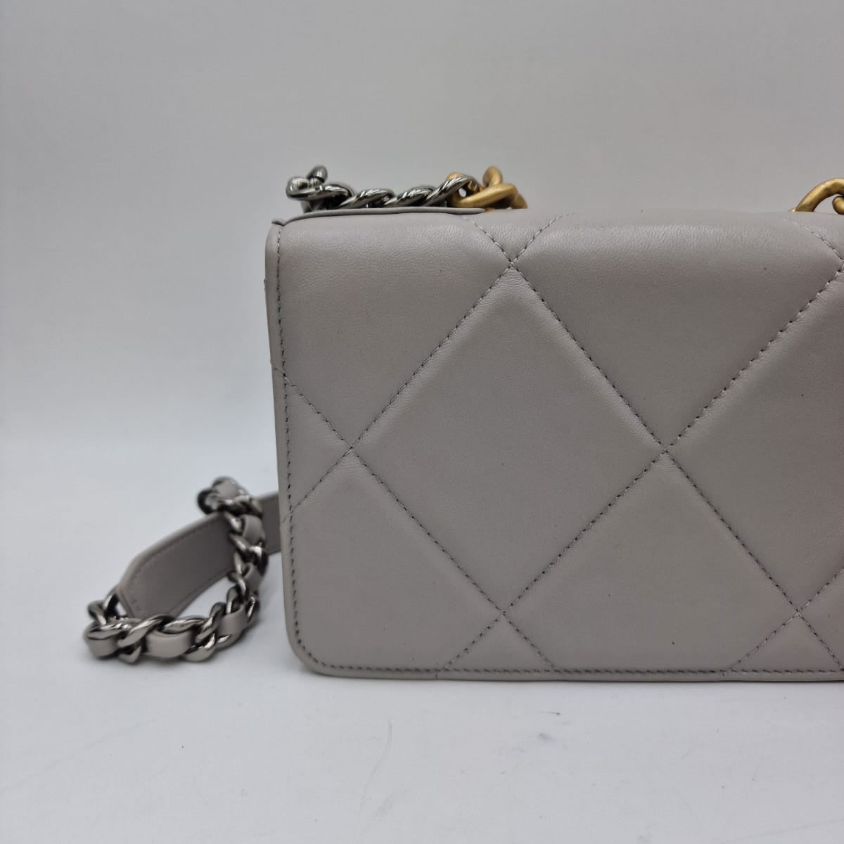 Chanel 19 WOC