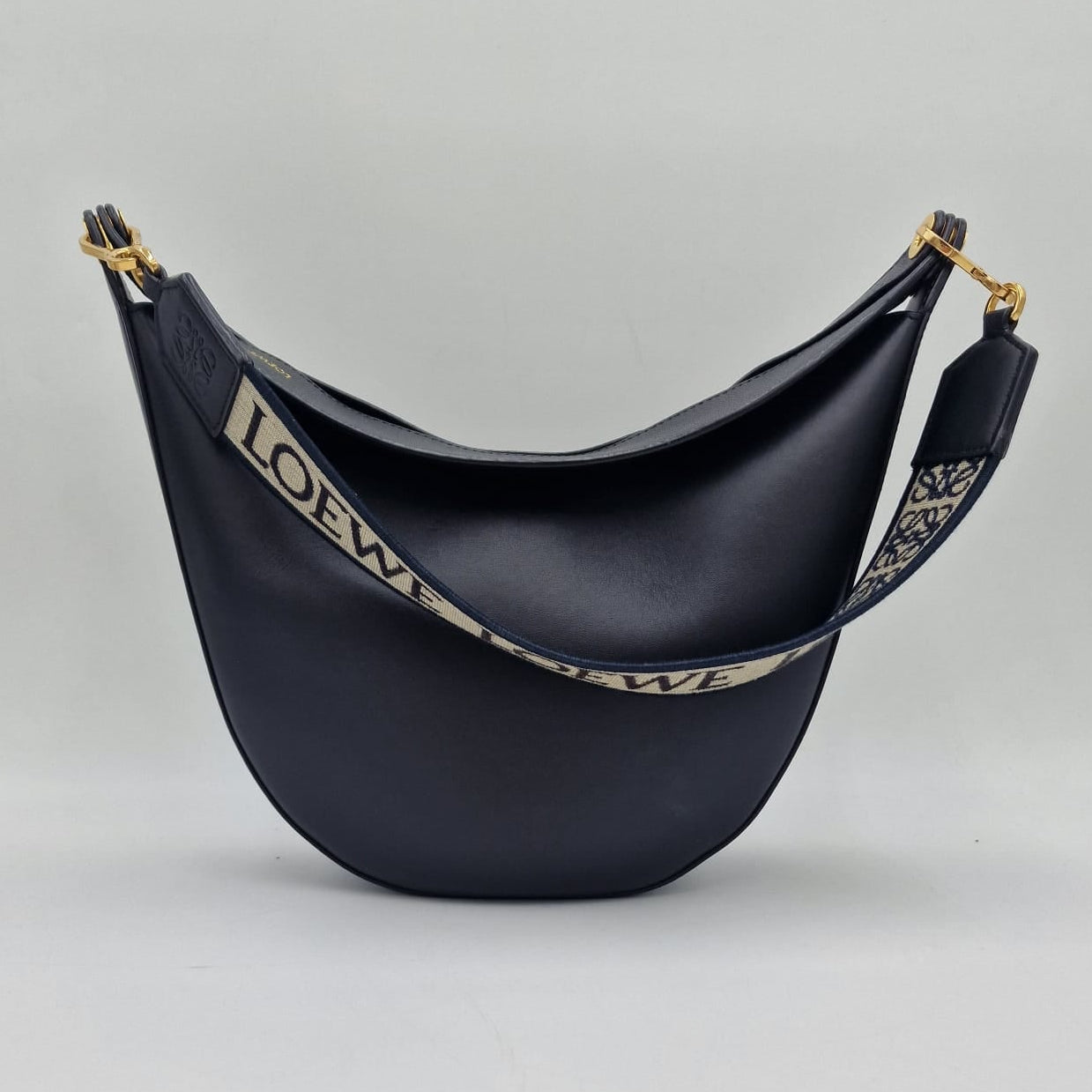 Loewe Luna Anagram