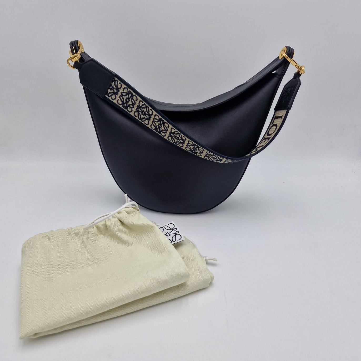 Loewe Luna Anagram