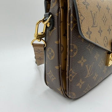 Louis Vuitton Pochette Métis Monogram Reverse