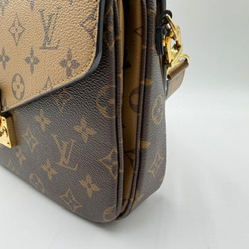 Louis Vuitton Pochette Métis Monogram Reverse