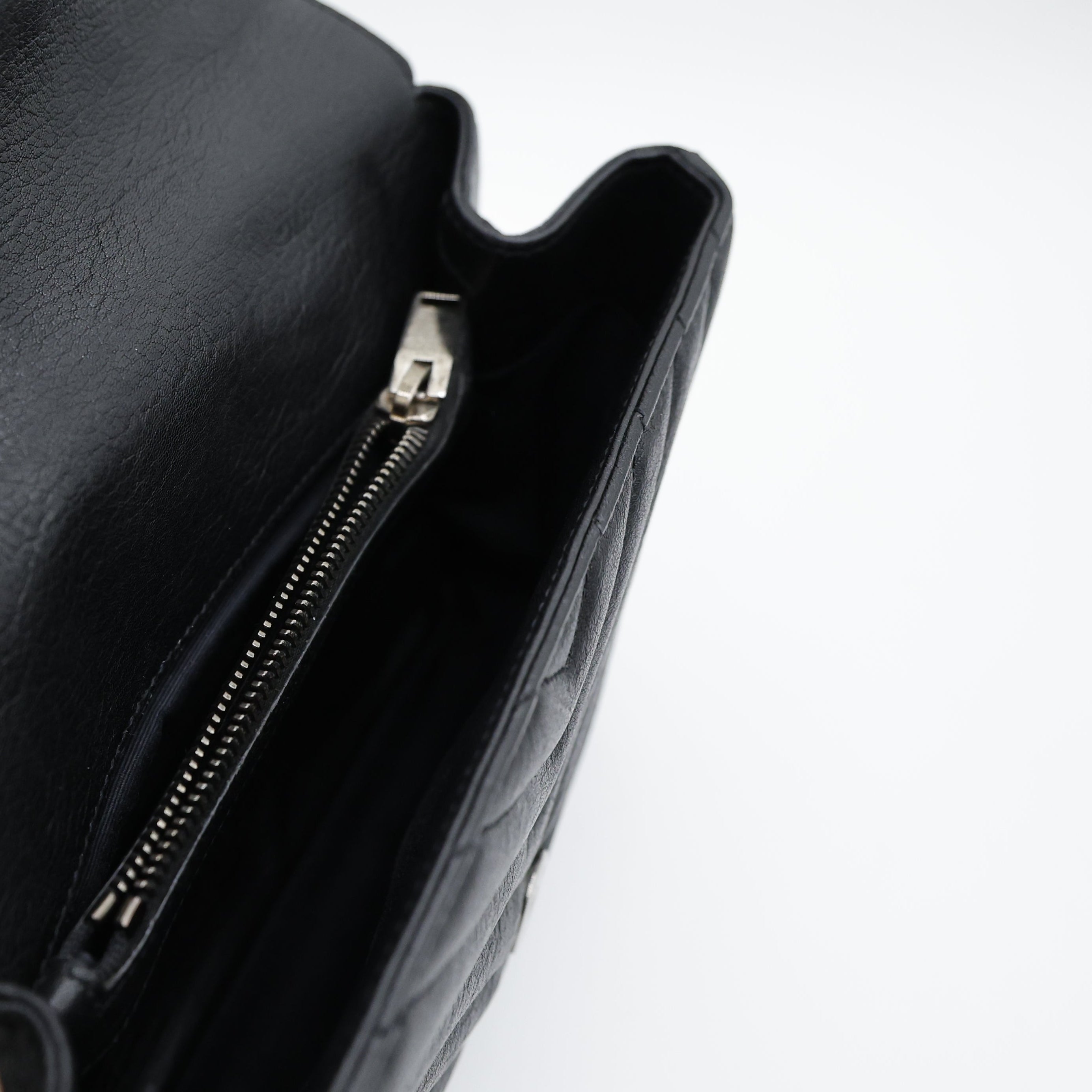 Saint Laurent College Medium