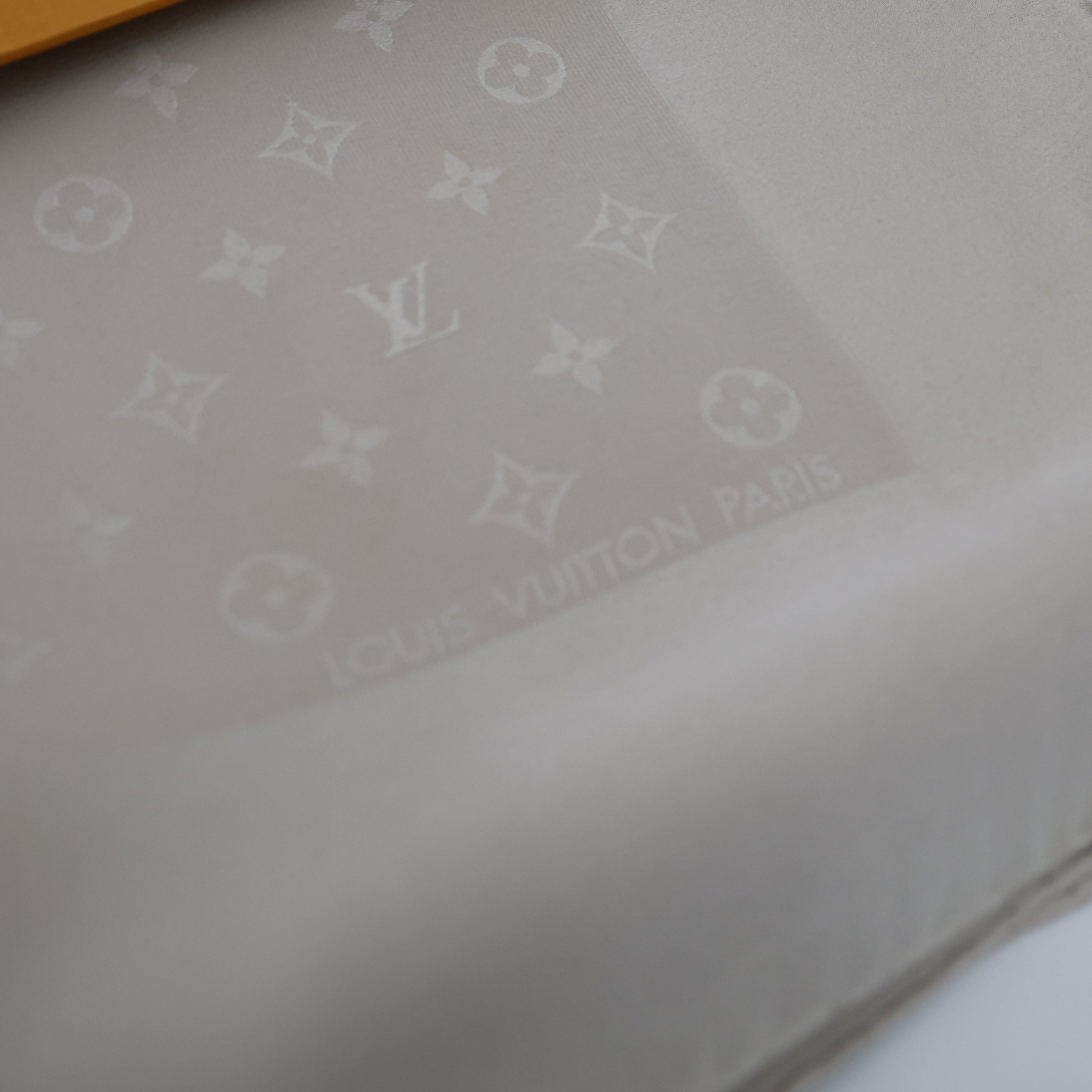 Louis Vuitton Lenço Monogram