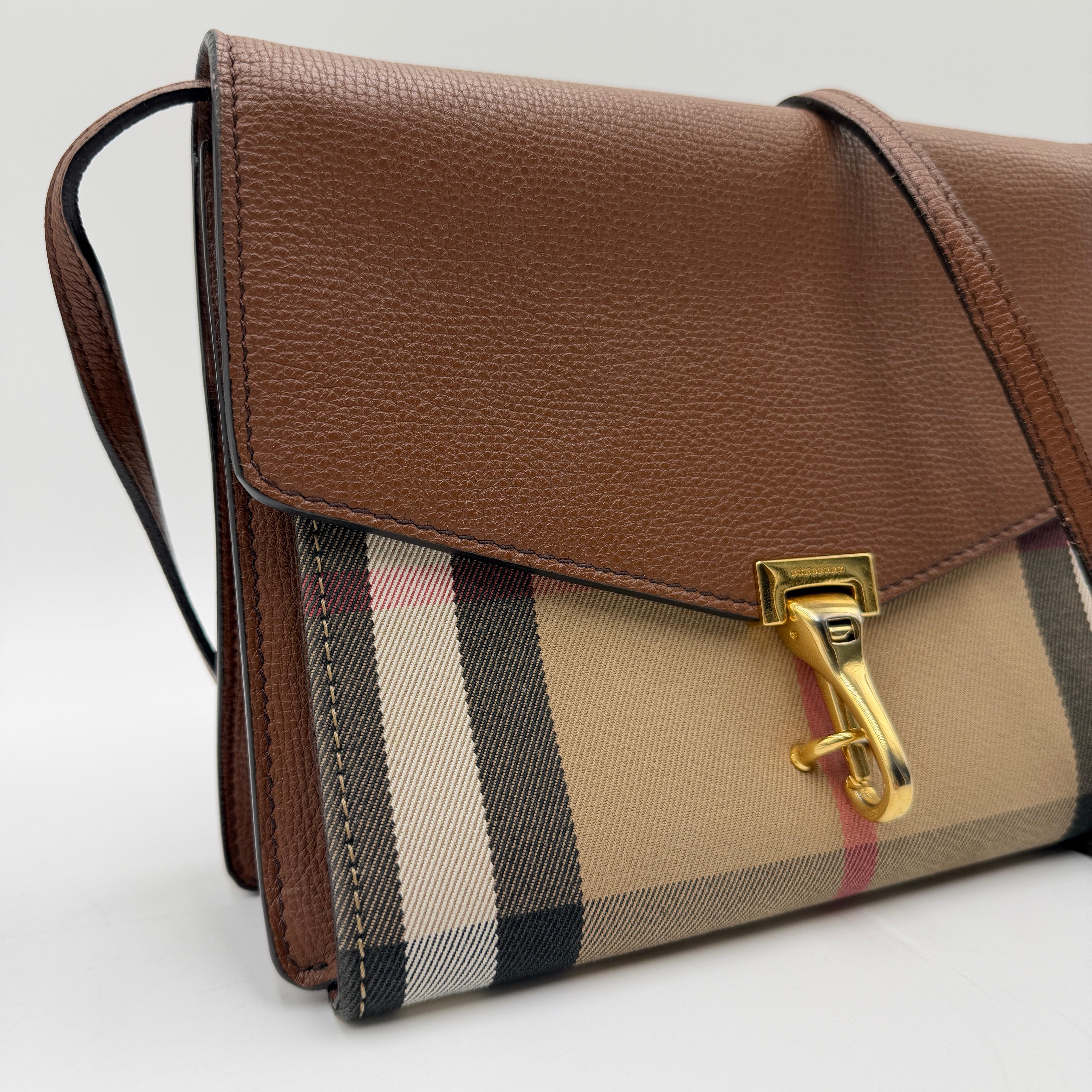 Burberry Macken Small