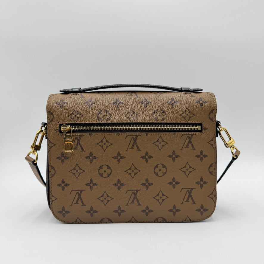 Louis Vuitton Pochette Métis Monogram Reverse