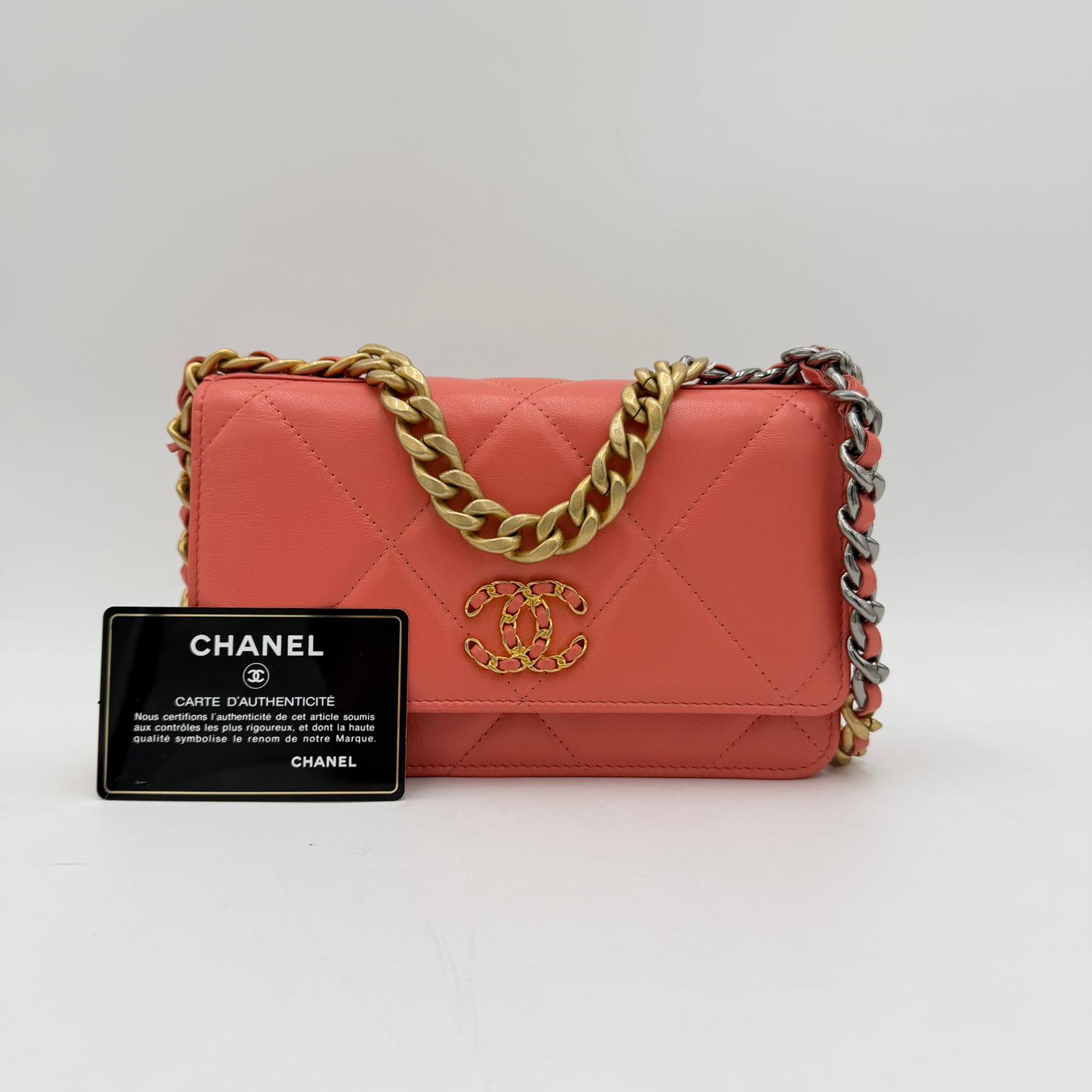 Chanel 19 WOC