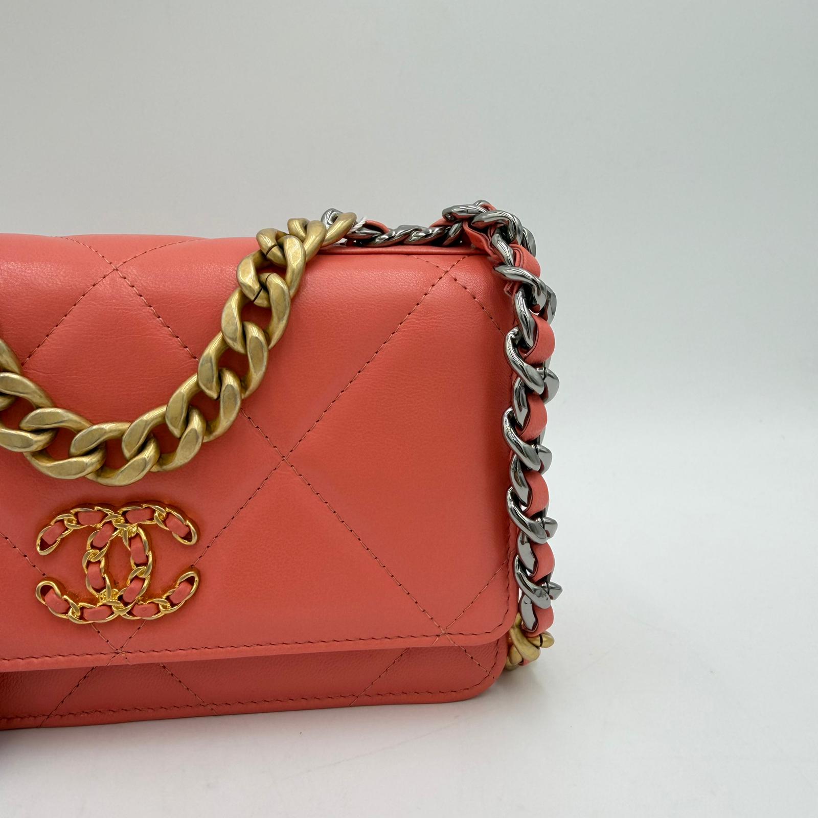 Chanel 19 WOC