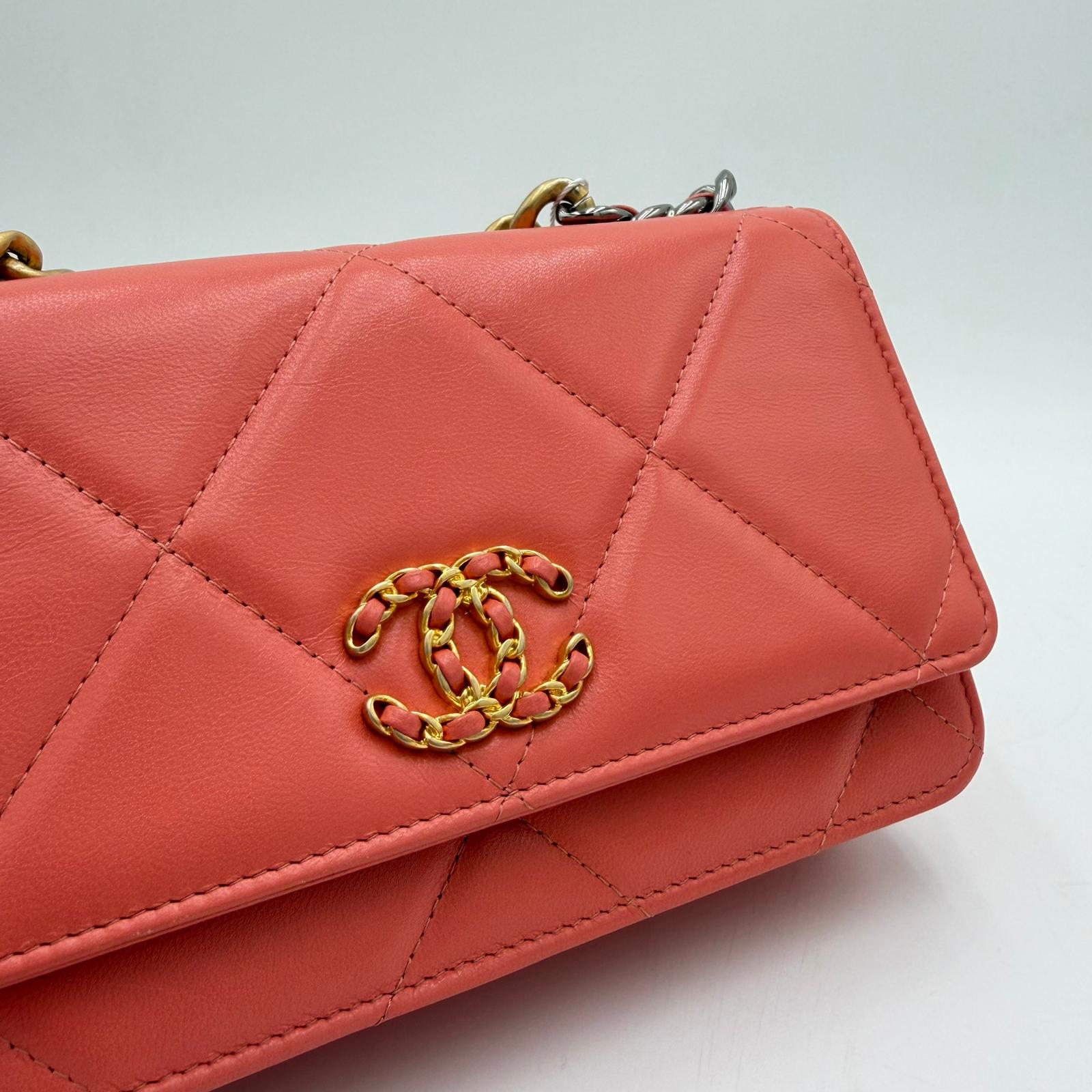 Chanel 19 WOC