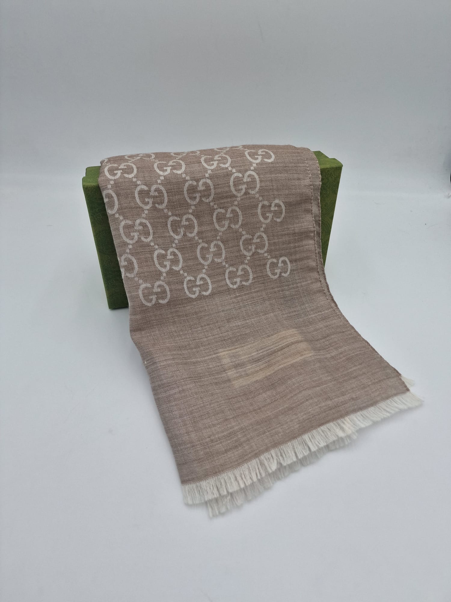Gucci Scarf Bege