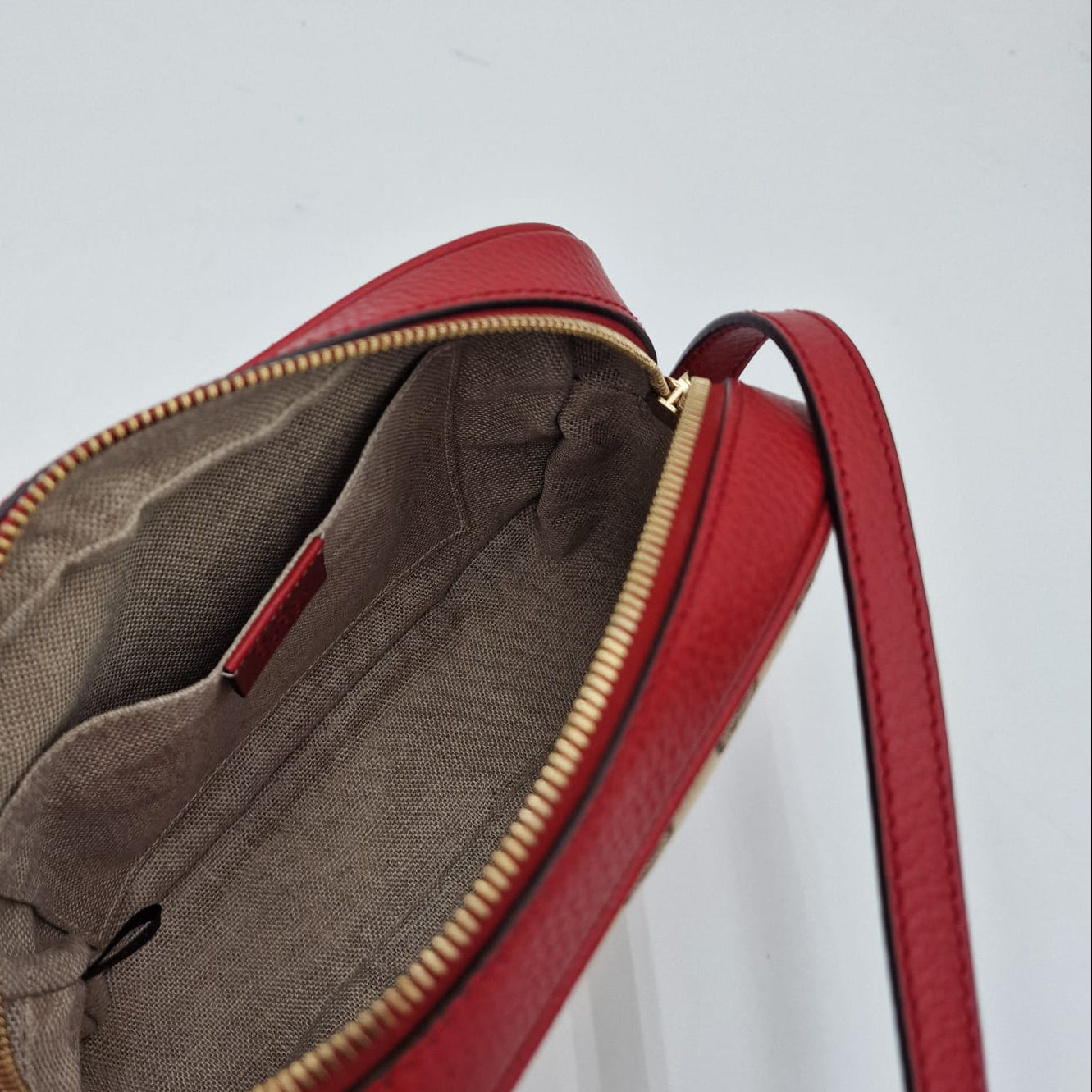 Gucci Bree Supreme Camera Bag