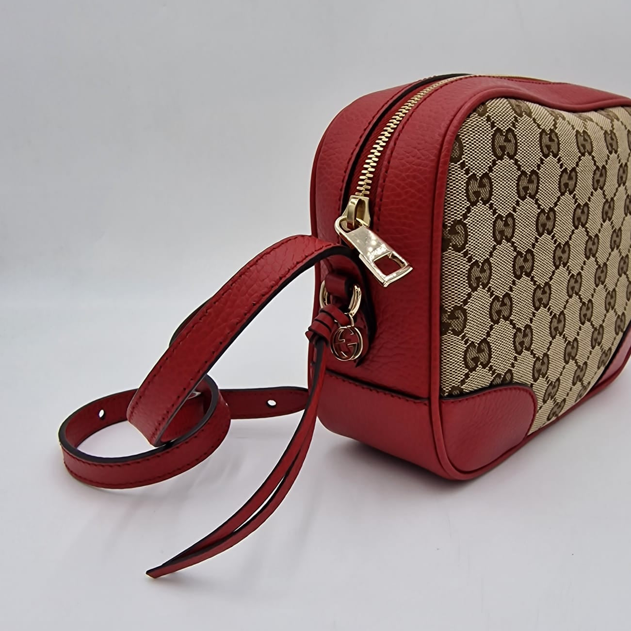 Gucci Bree Supreme Camera Bag
