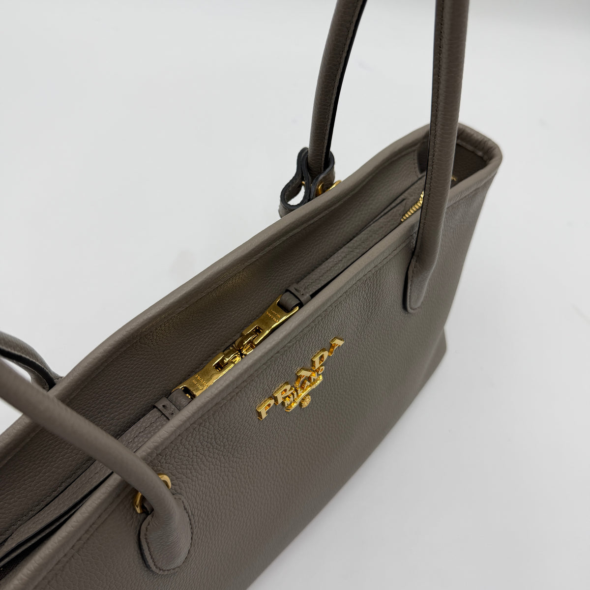 Prada Vitello Phoenix