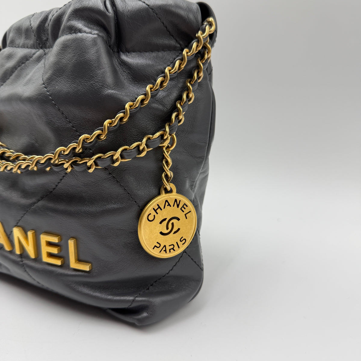 Chanel Mini 22