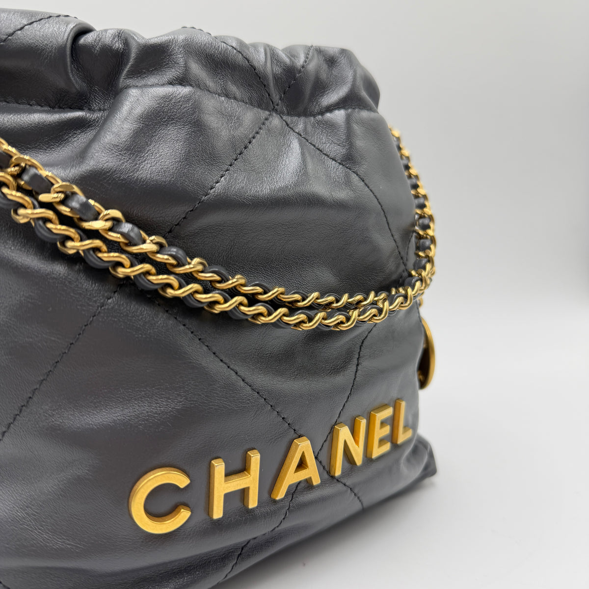 Chanel Mini 22