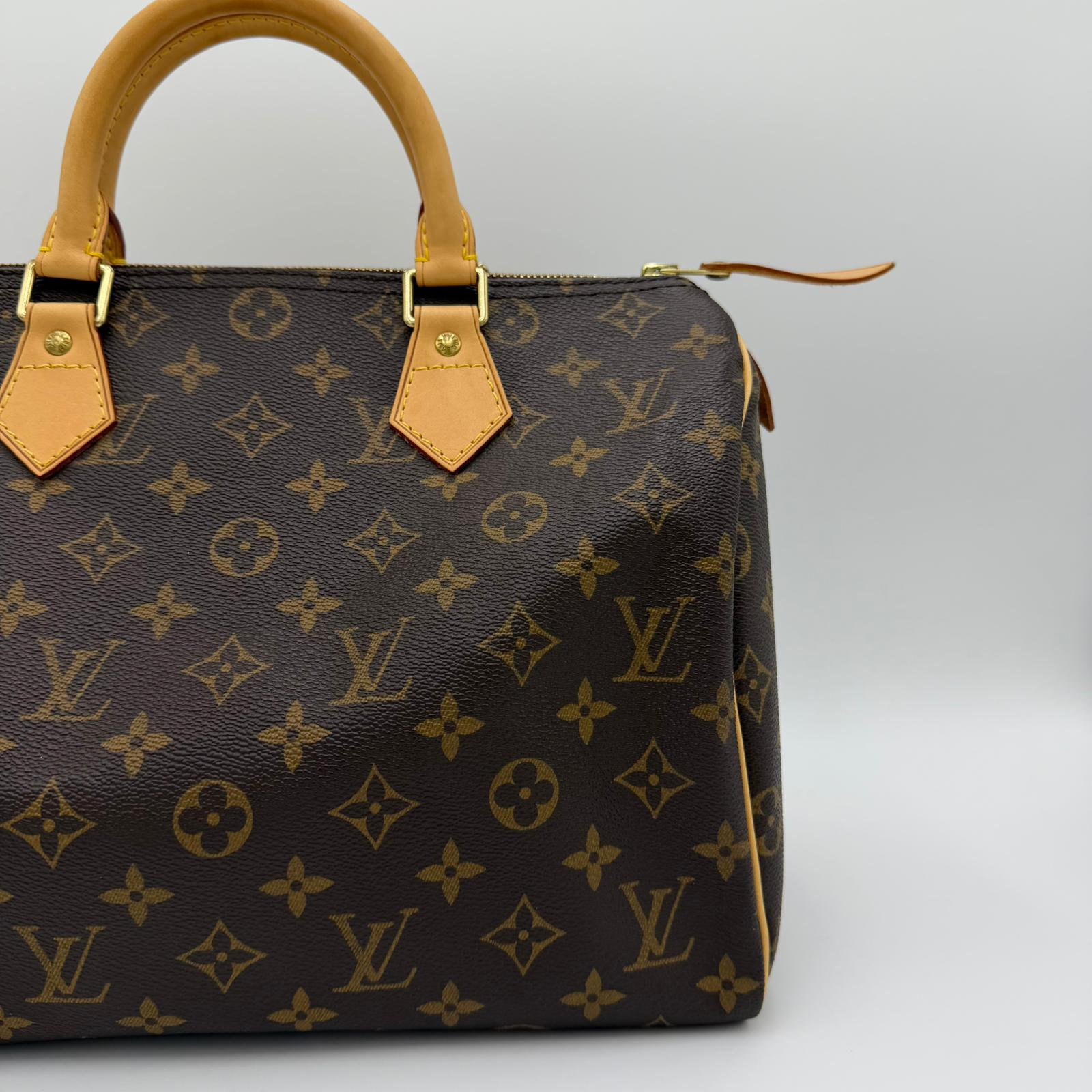 Louis Vuitton Speedy 30.