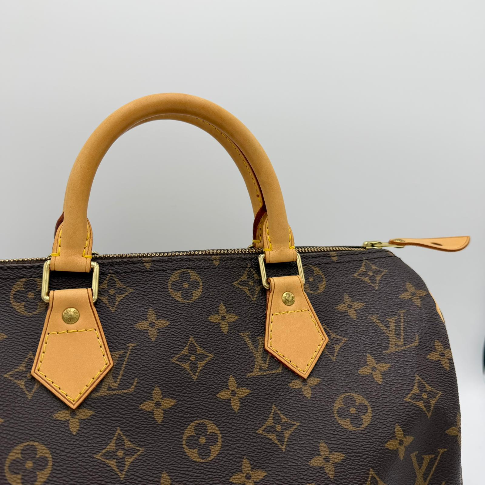 Louis Vuitton Speedy 30.