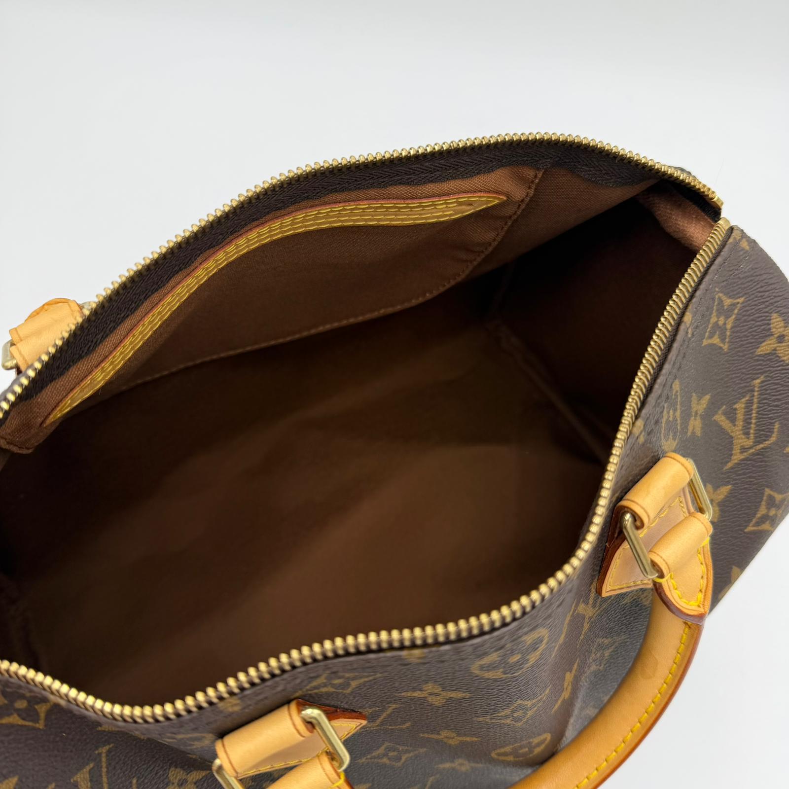 Louis Vuitton Speedy 30.