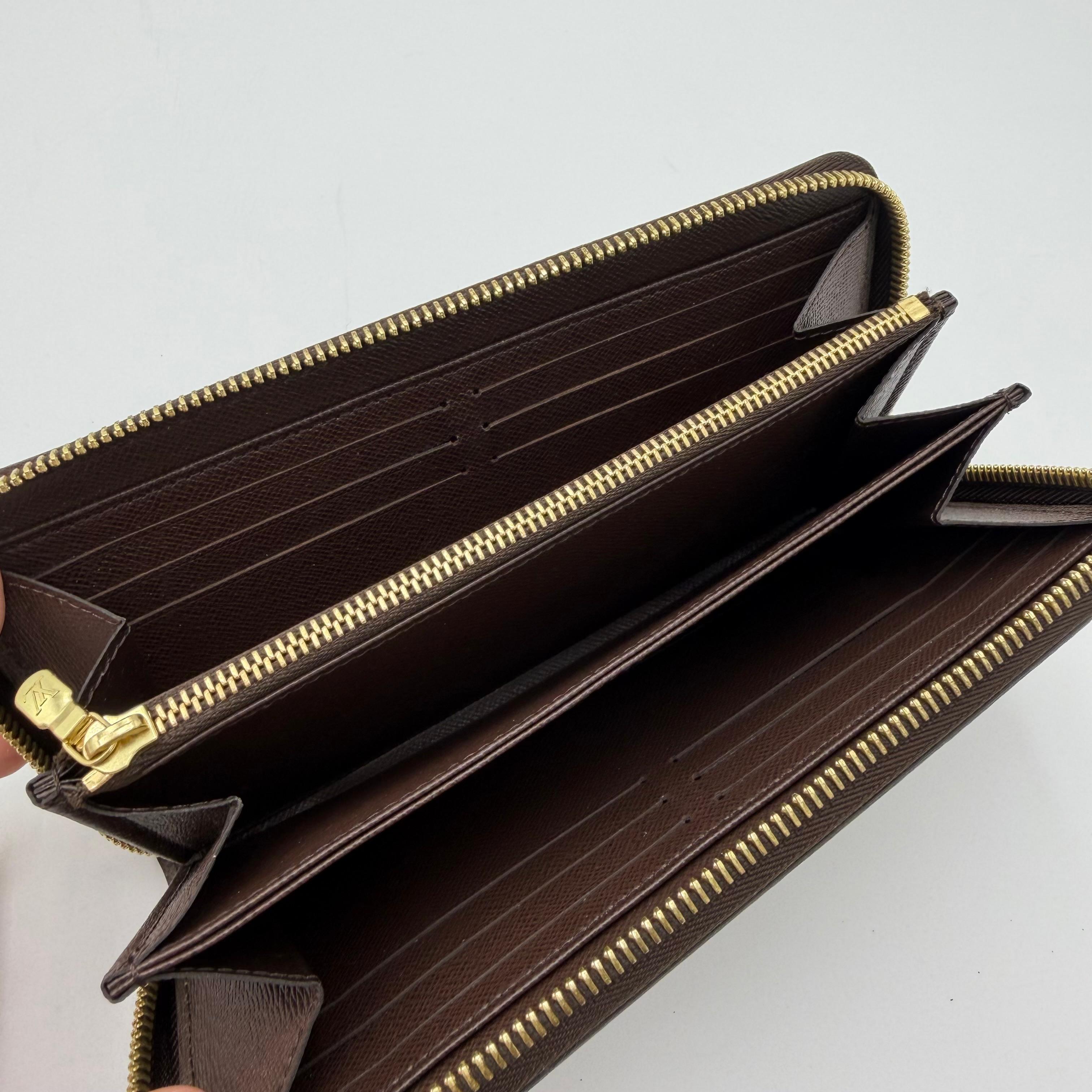Louis Vuitton Zippy Wallet