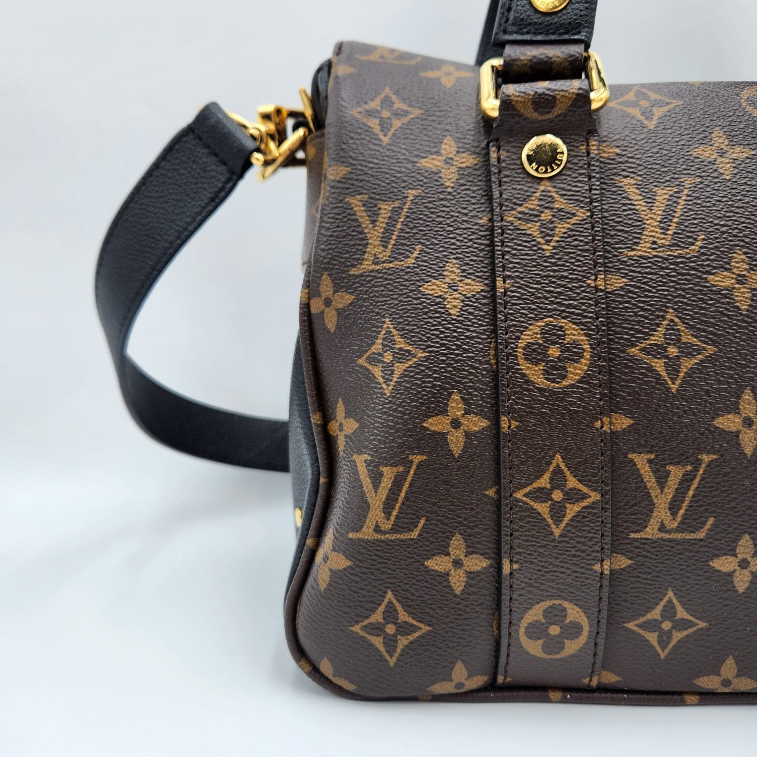 Louis Vuitton Manhattan Monogram