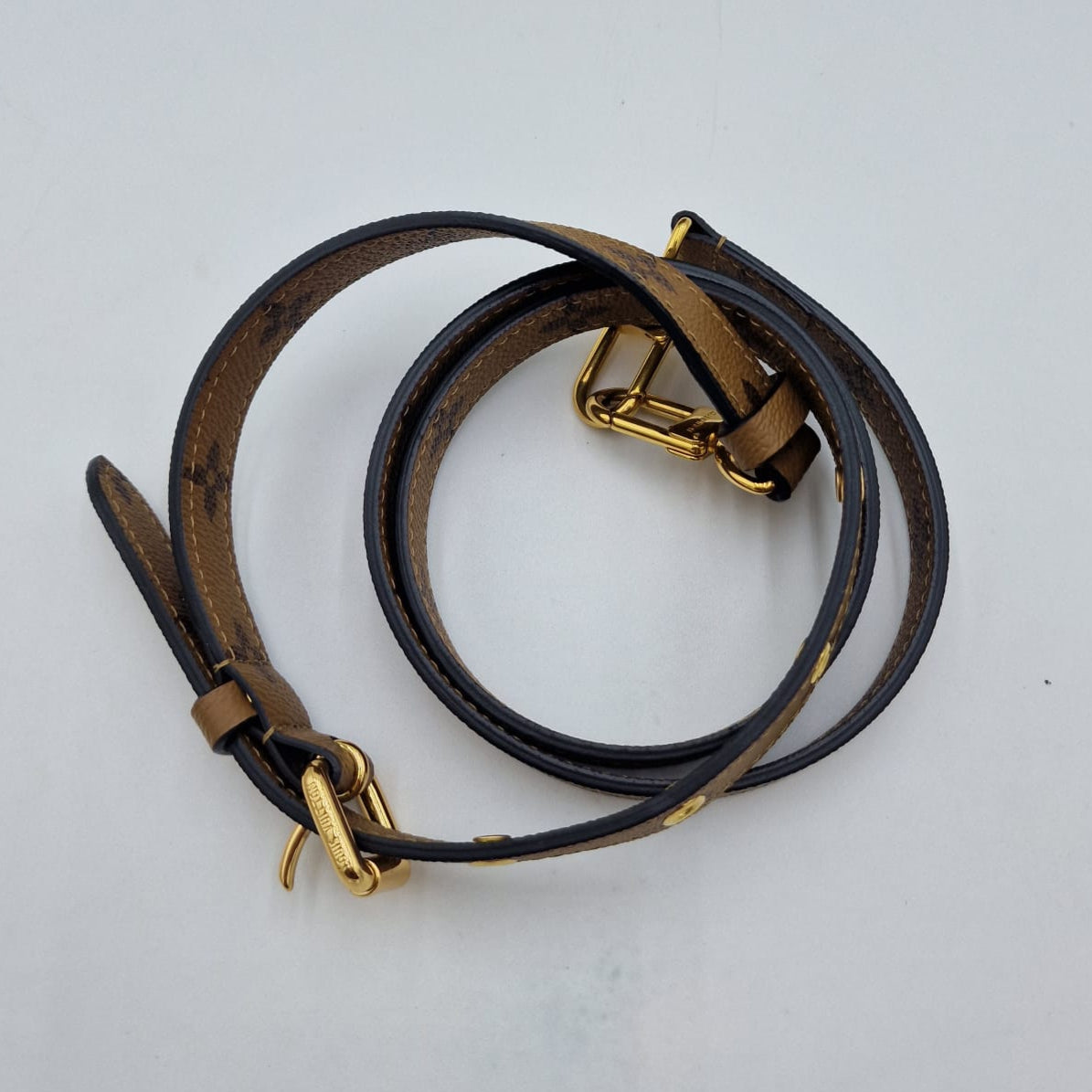 Louis Vuitton Pochette Métis Monogram Reverse