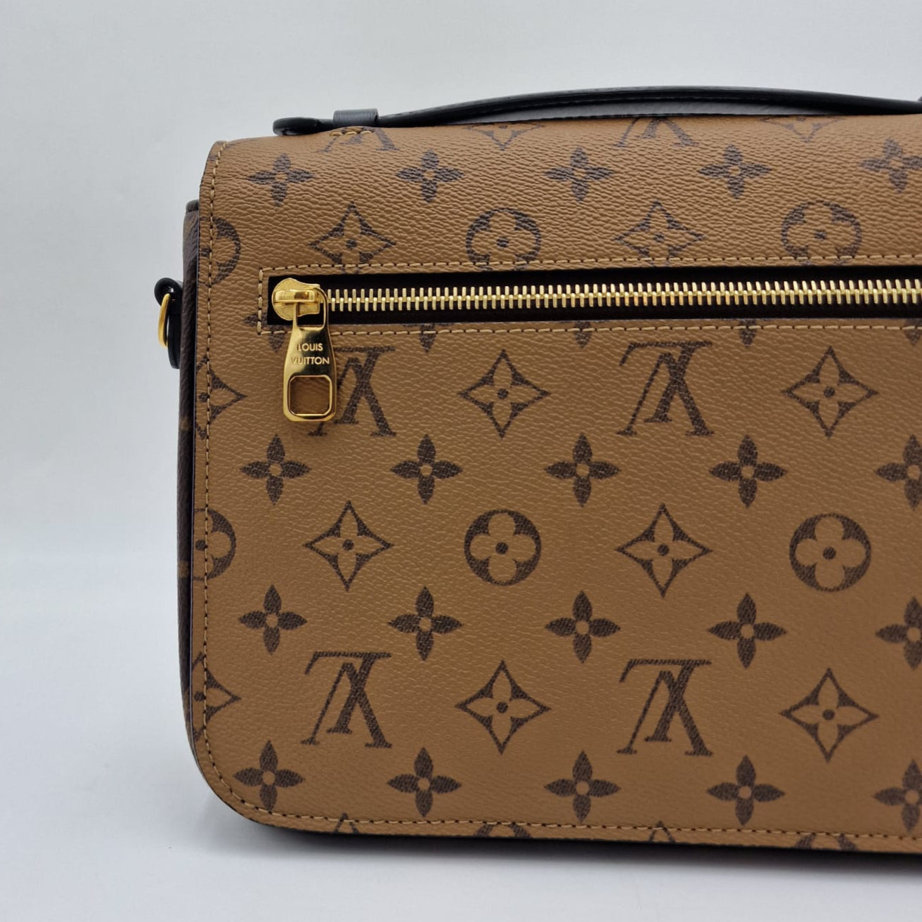 Louis Vuitton Pochette Métis Monogram Reverse