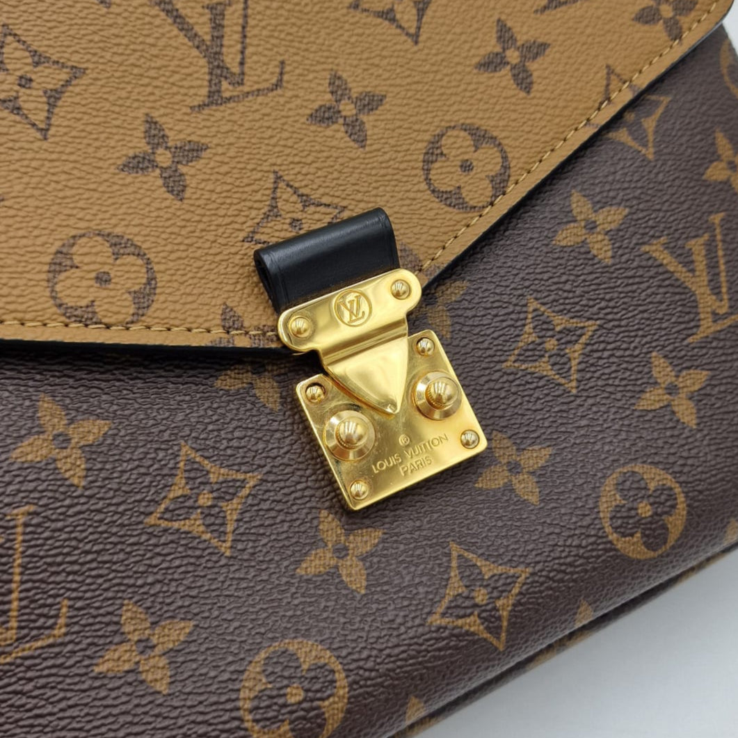 Louis Vuitton Pochette Métis Monogram Reverse