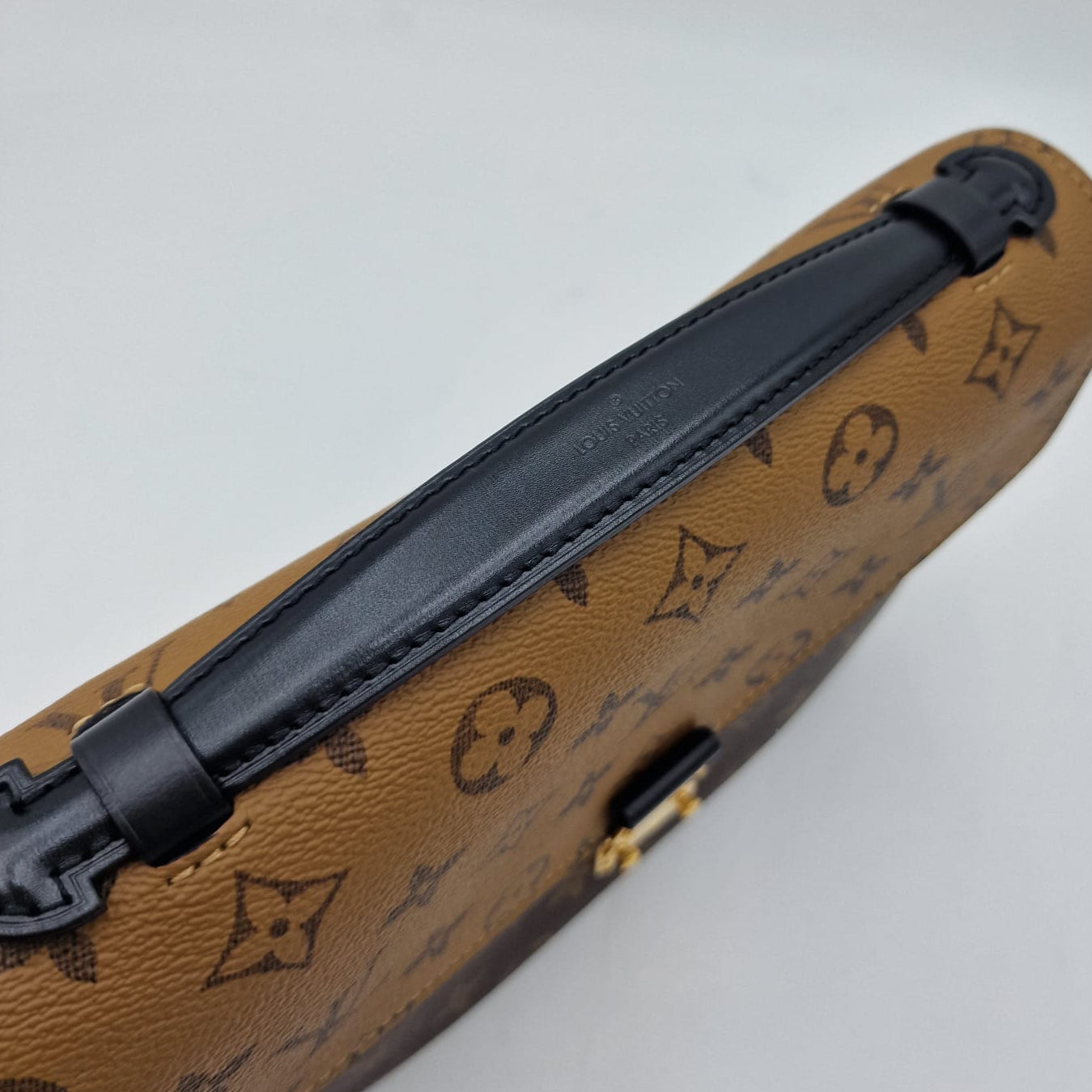 Louis Vuitton Pochette Métis Monogram Reverse