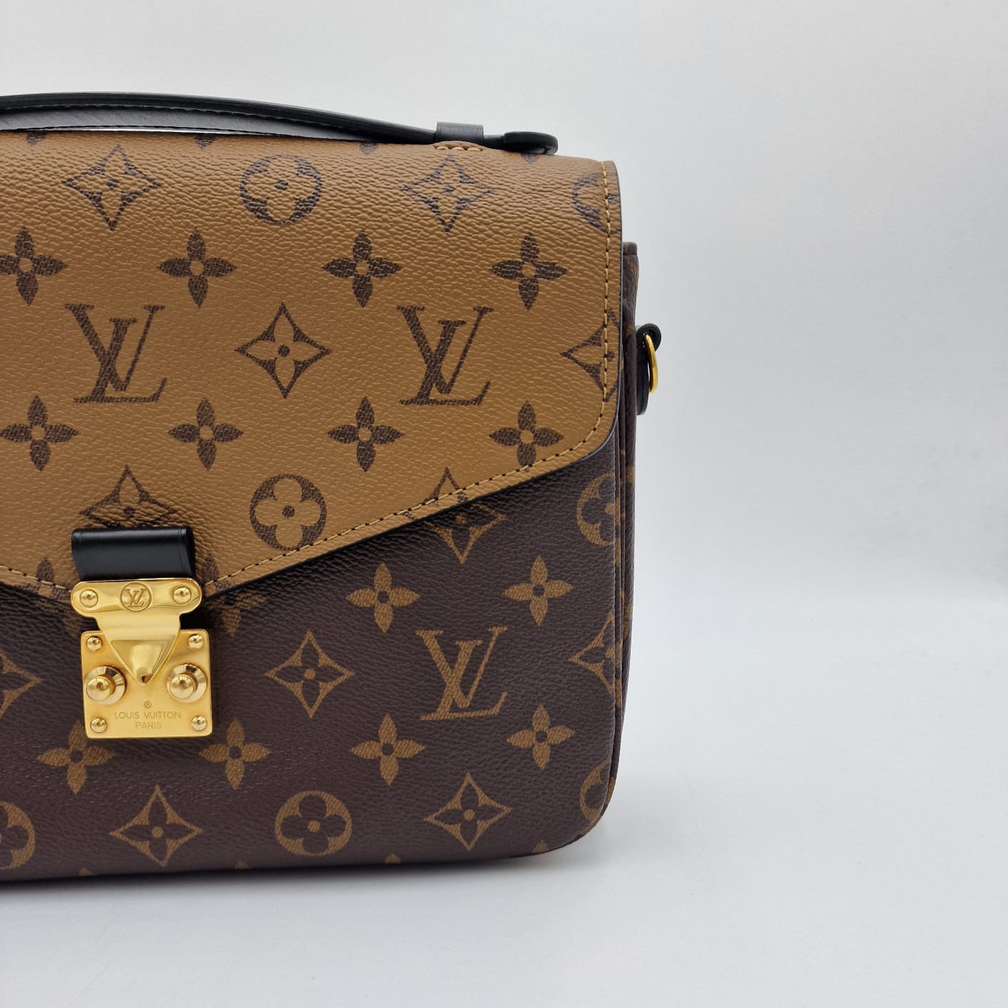 Louis Vuitton Pochette Métis Monogram Reverse