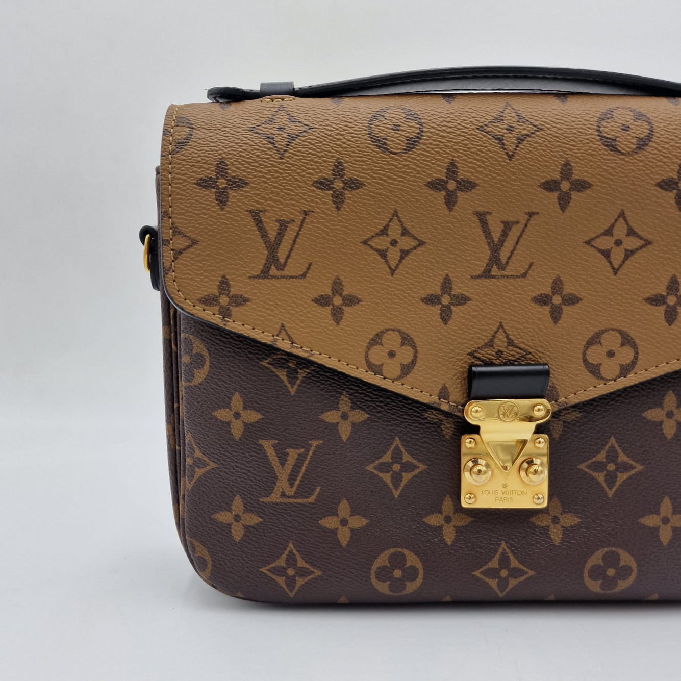 Louis Vuitton Pochette Métis Monogram Reverse