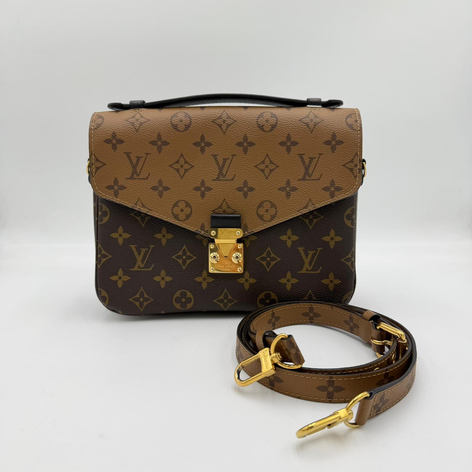 Louis Vuitton Pochette Métis Monogram Reverse