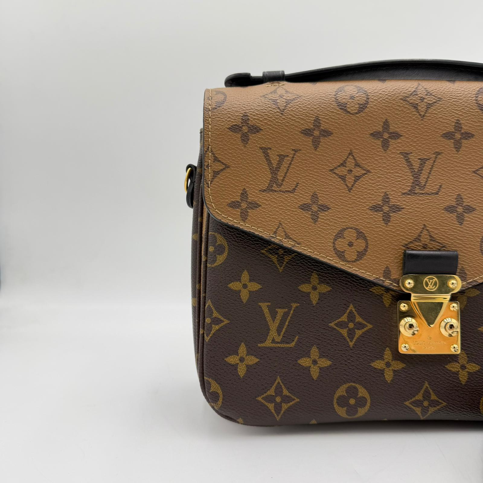 Louis Vuitton Pochette Métis Monogram Reverse