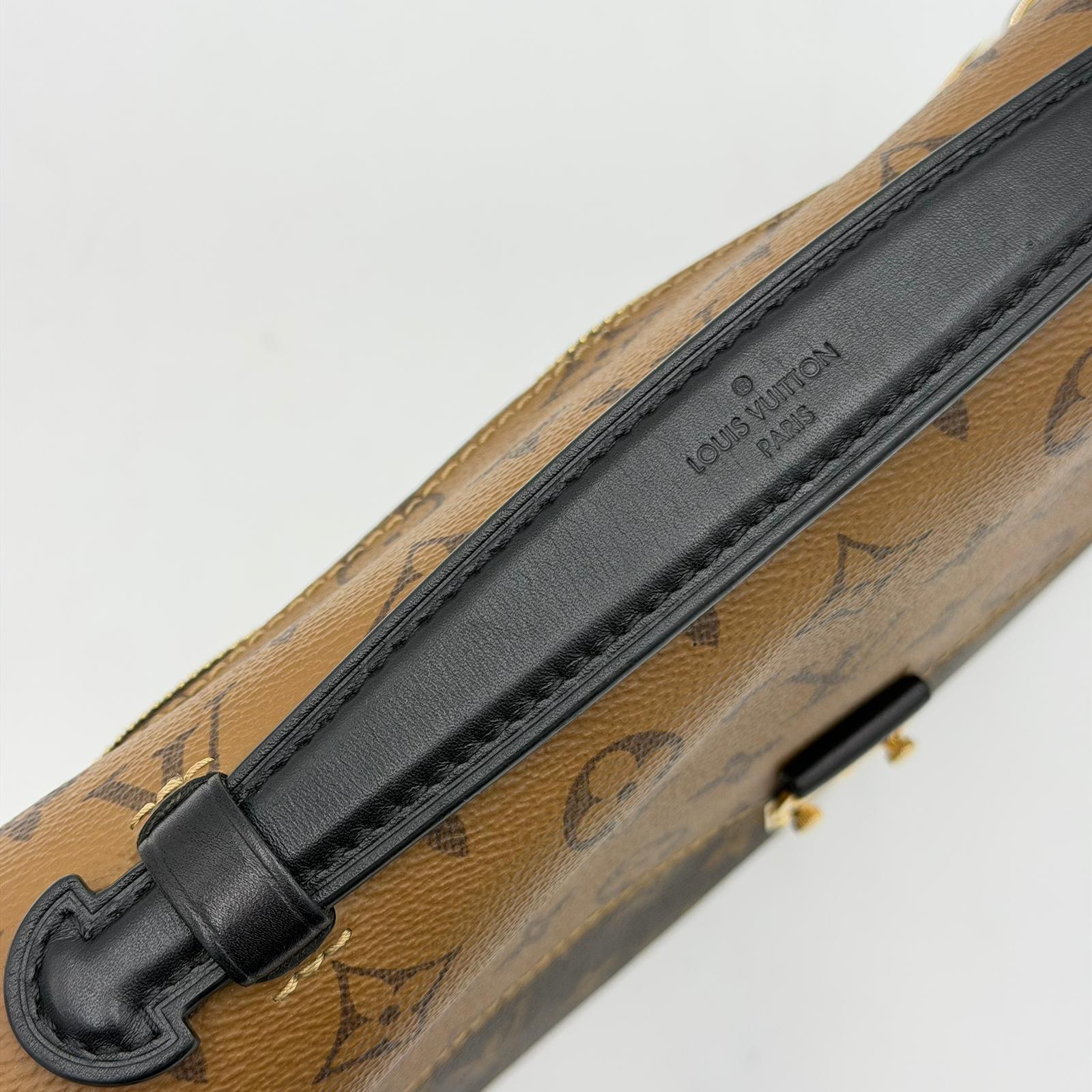 Louis Vuitton Pochette Métis Monogram Reverse
