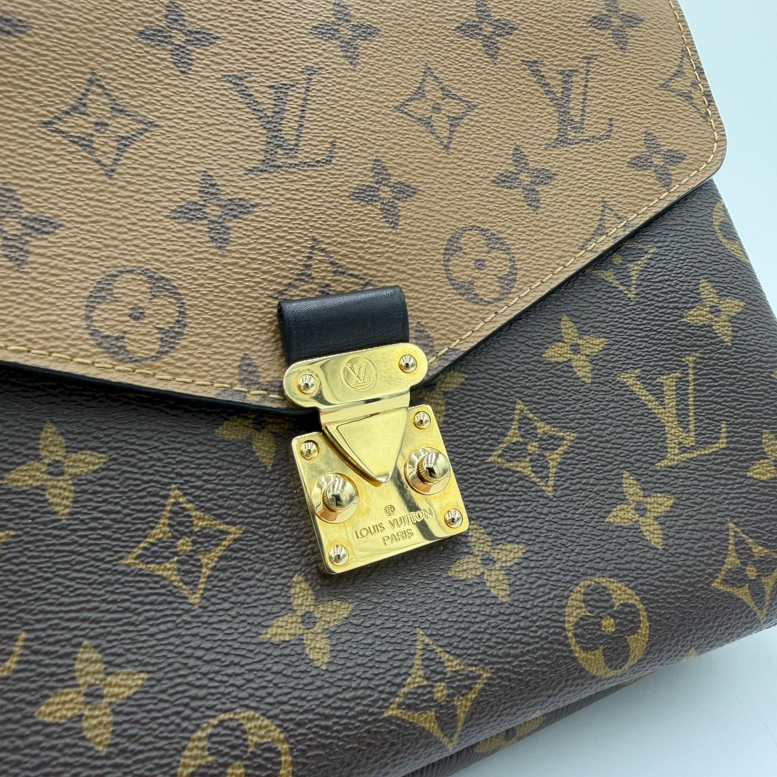 Louis Vuitton Pochette Métis Monogram Reverse
