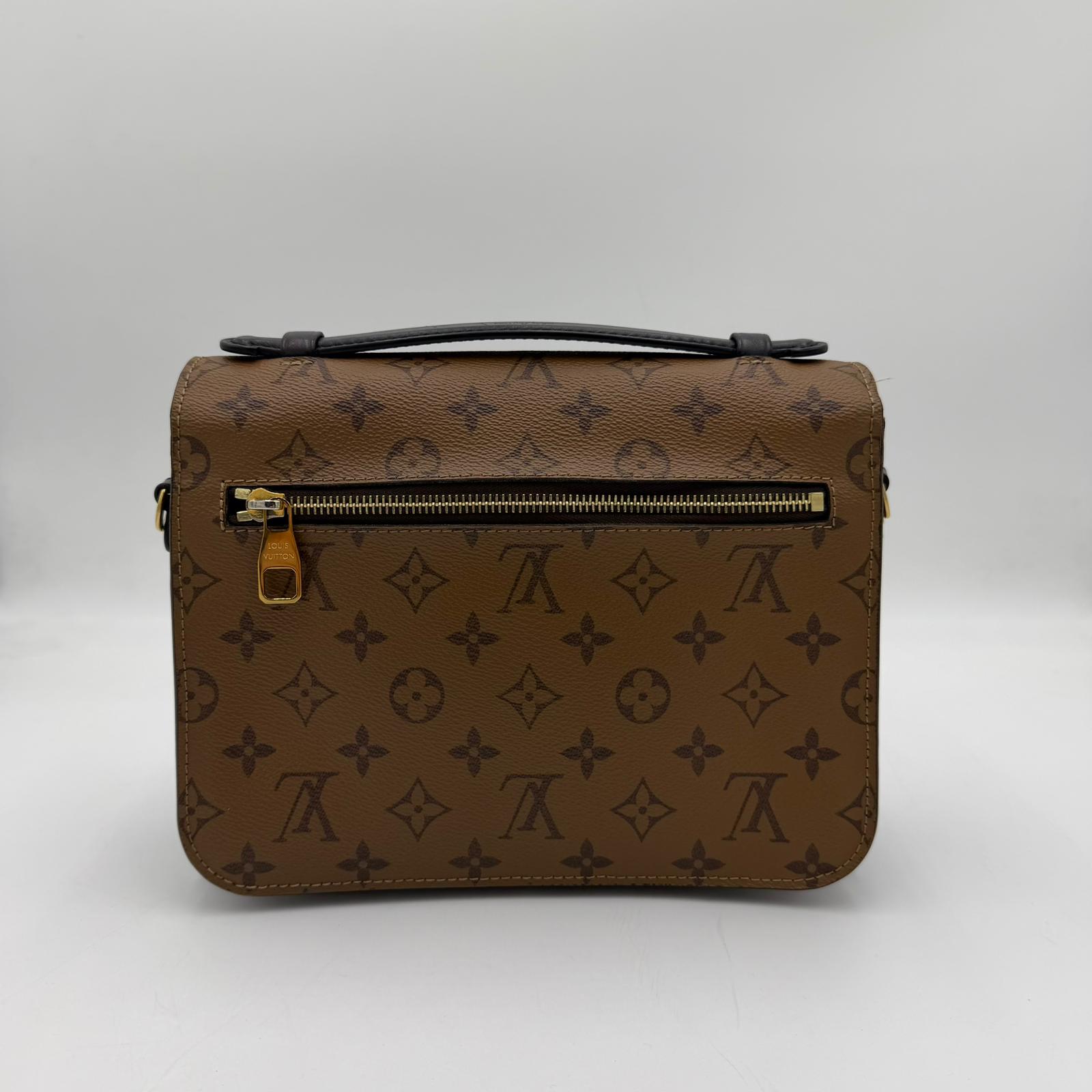 Louis Vuitton Pochette Métis Monogram Reverse