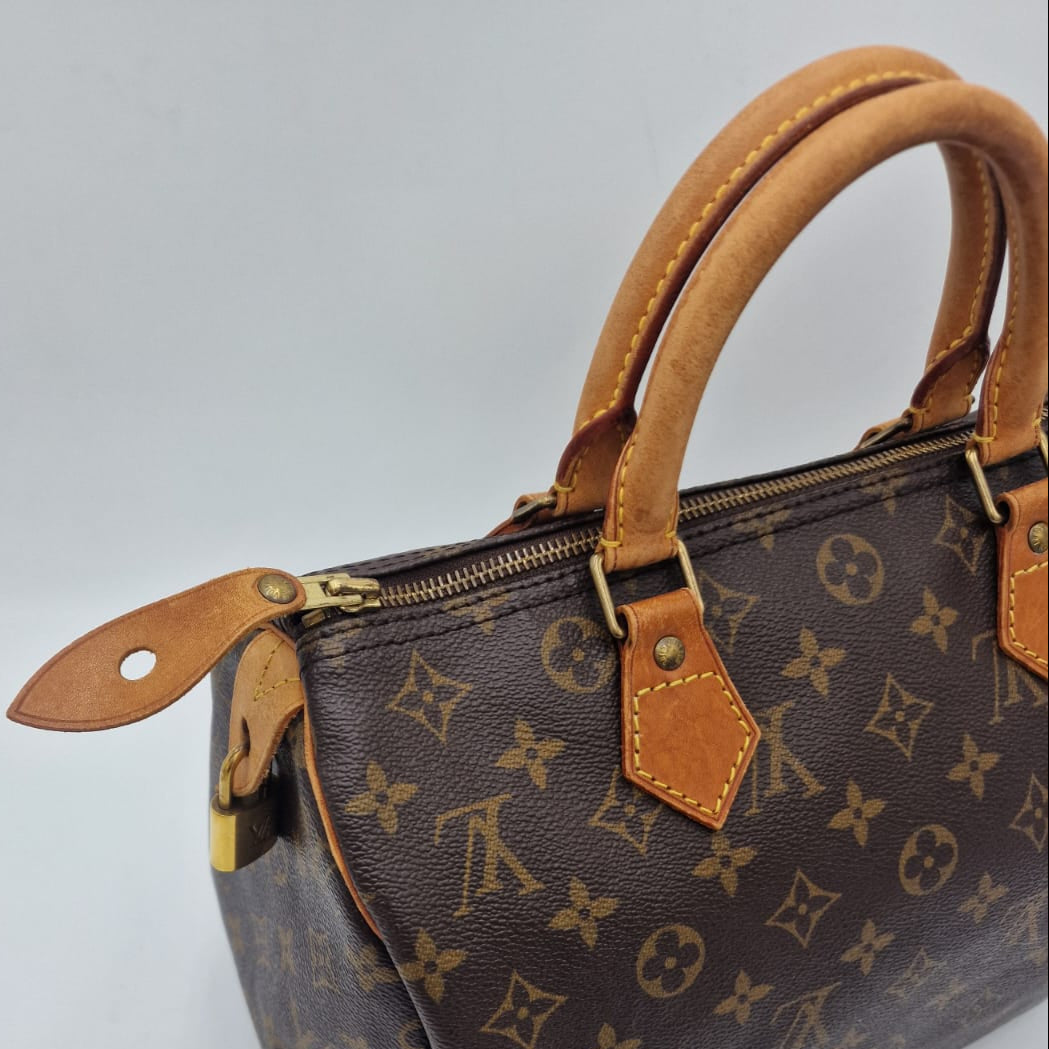 Louis Vuitton Speedy 30.
