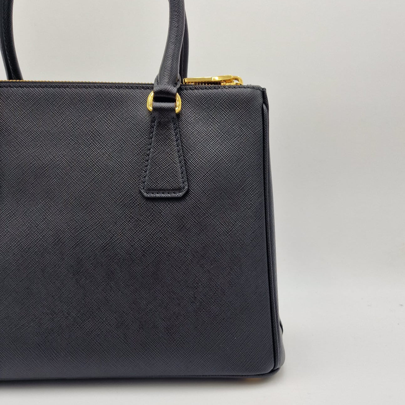 Prada Galleria Saffiano Cuero Medio Negro