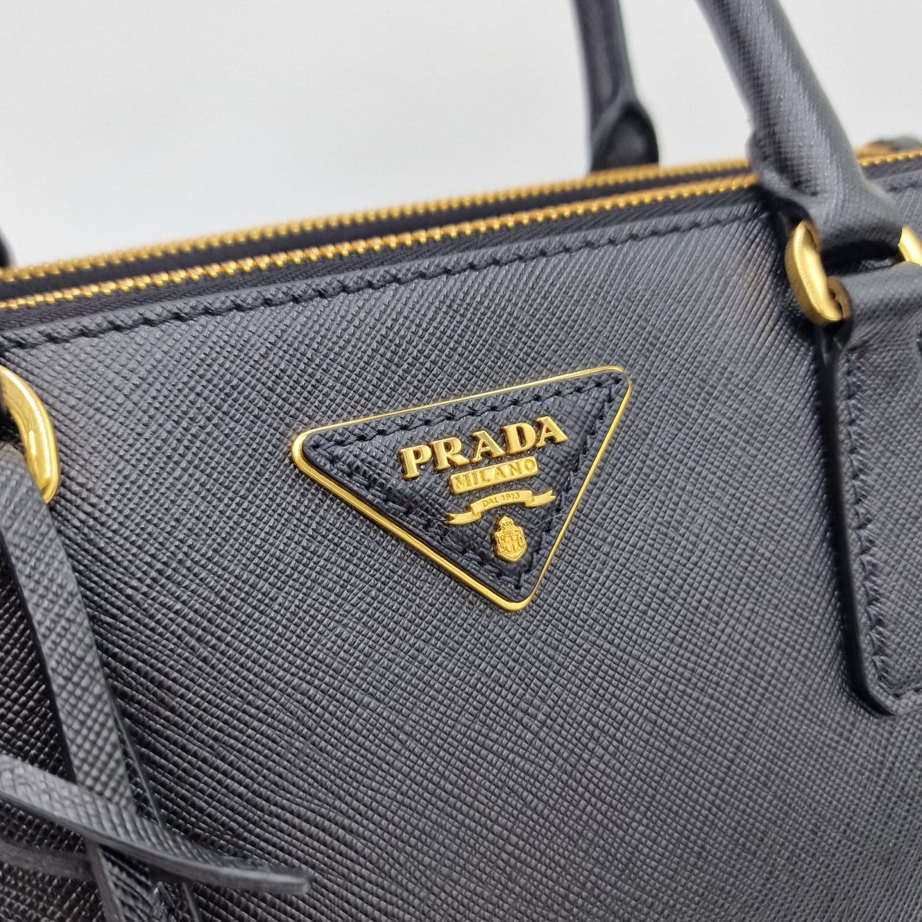 Prada Galleria Saffiano Cuero Medio Negro