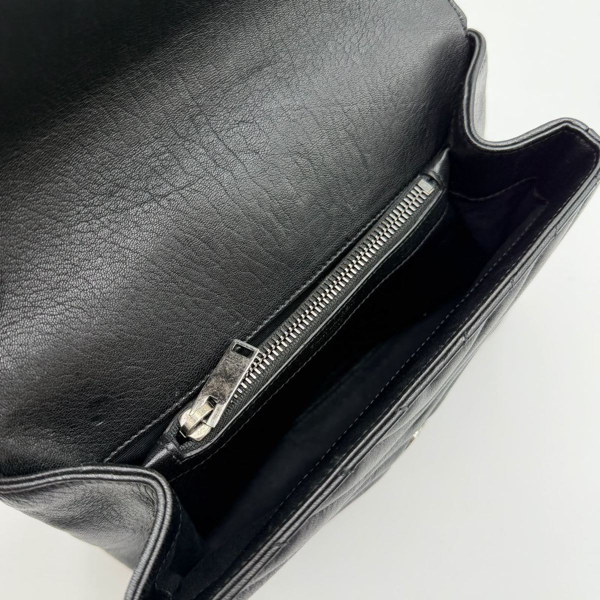 Saint Laurent College Medium
