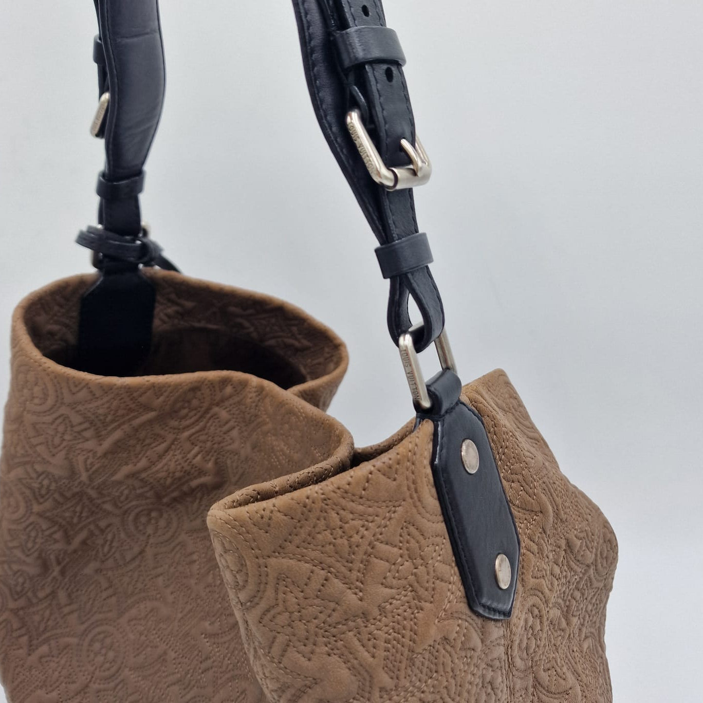 Louis Vuitton Antheia Hobo